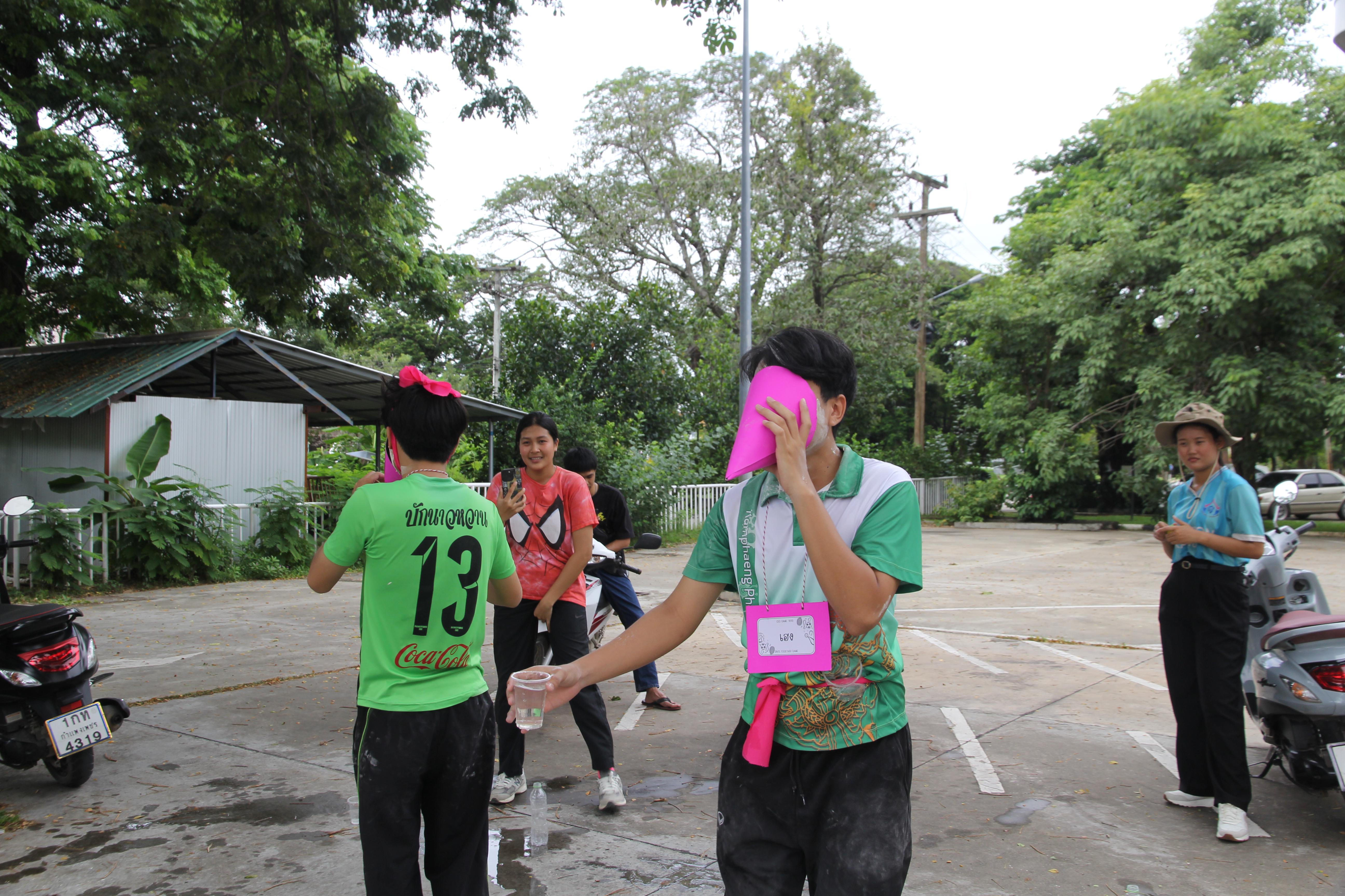 878. กิจกรรมผูกข้อมือ 68