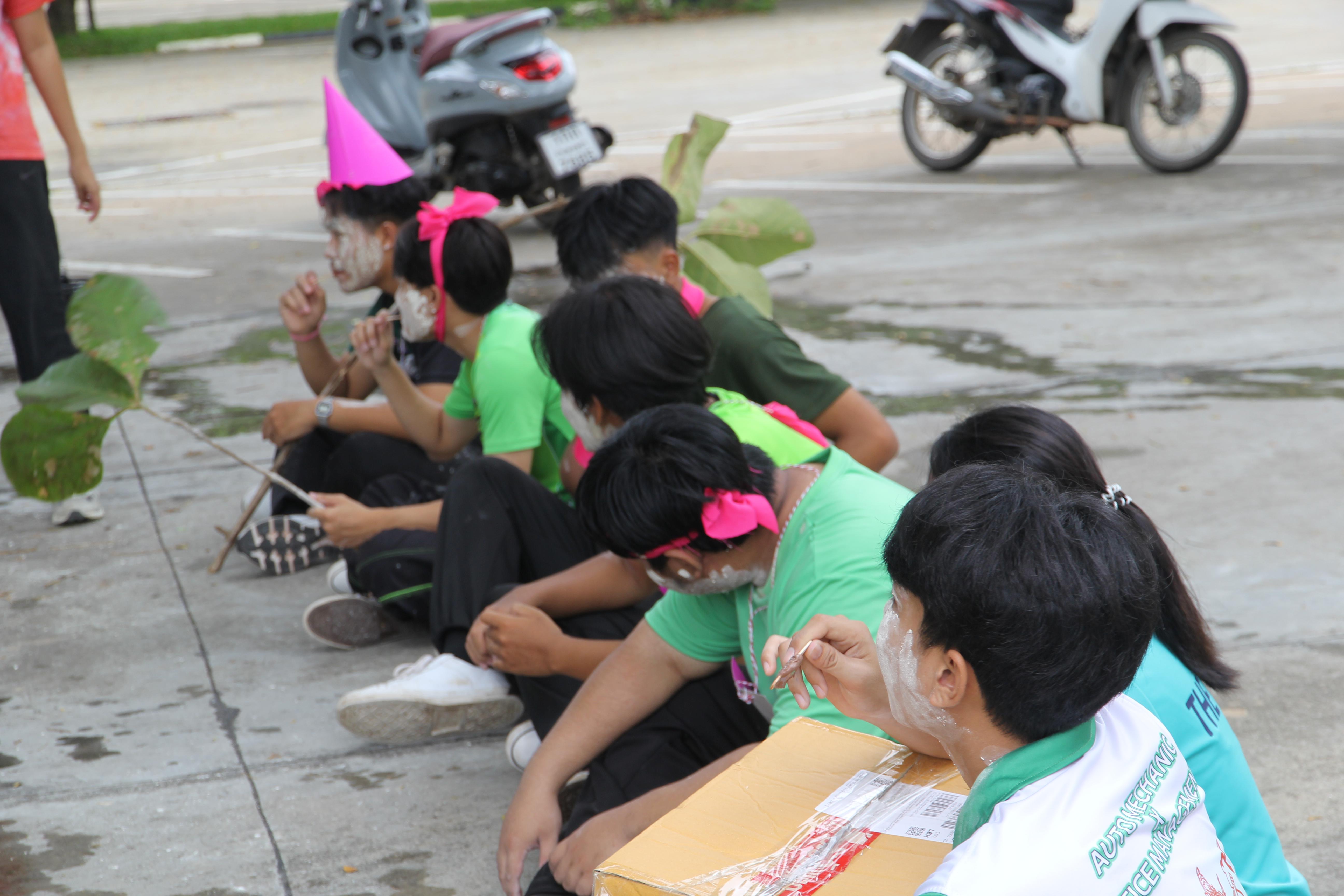 915. กิจกรรมผูกข้อมือ 68