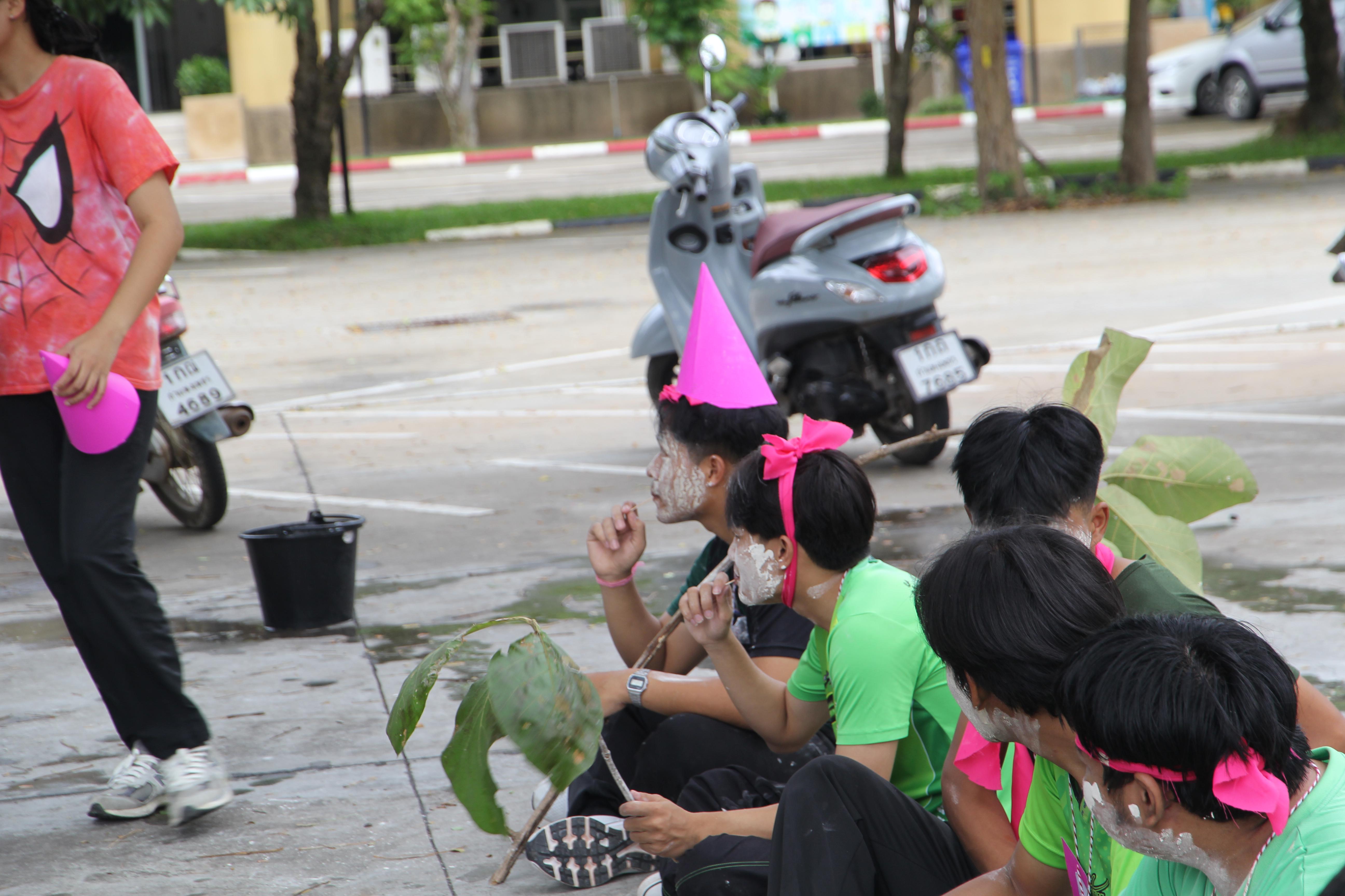 916. กิจกรรมผูกข้อมือ 68