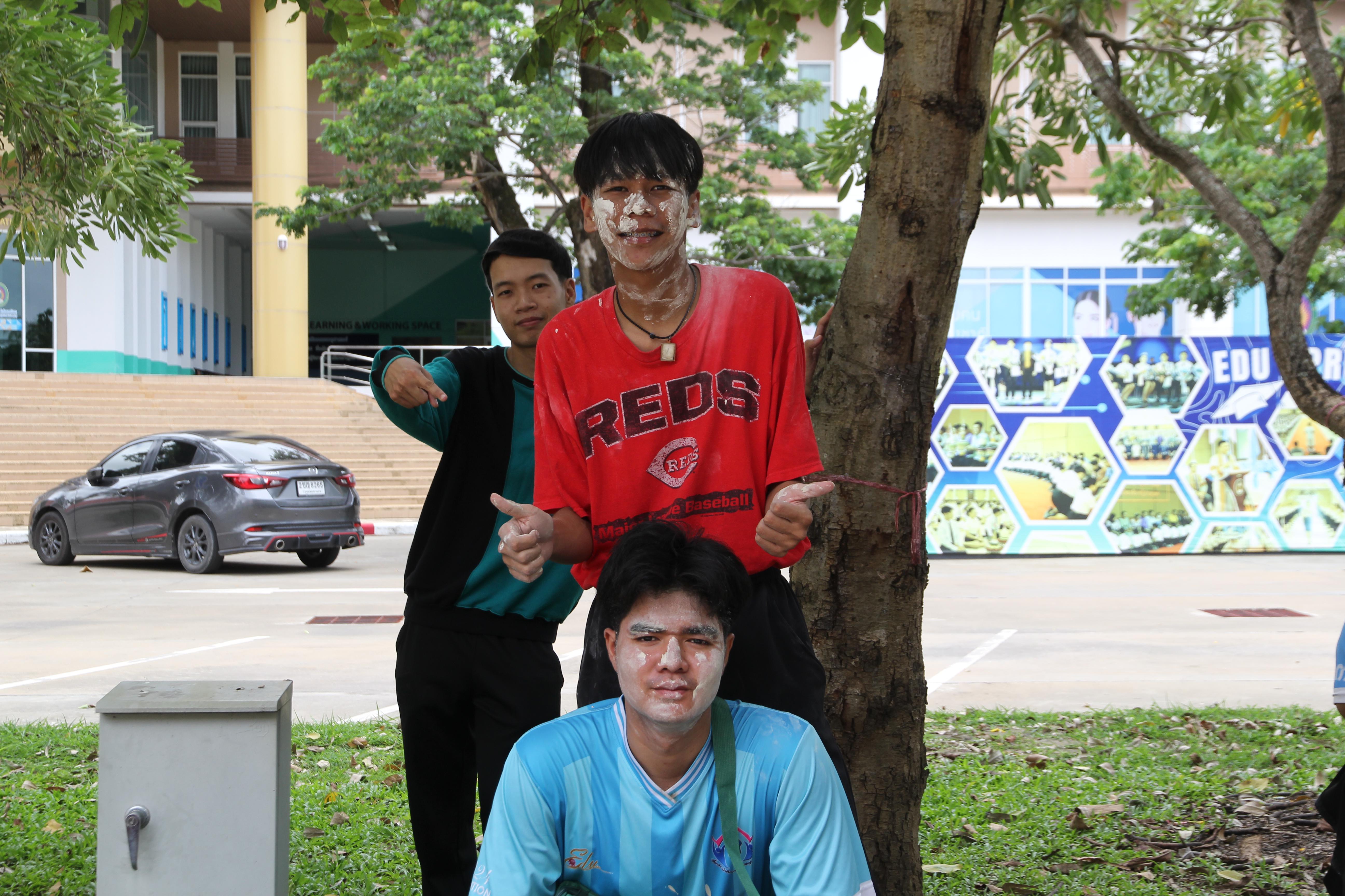 932. กิจกรรมผูกข้อมือ 68