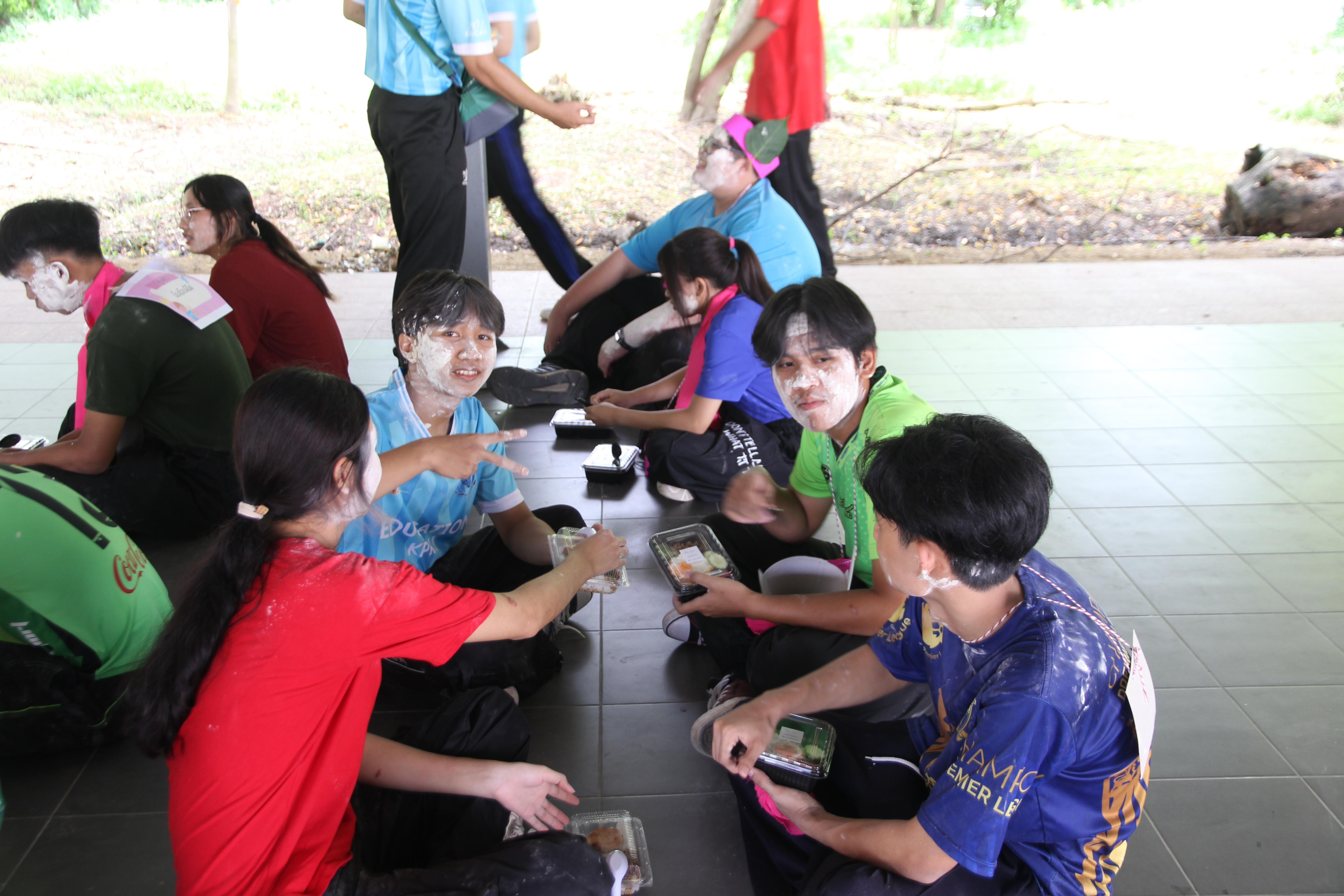 956. กิจกรรมผูกข้อมือ 68