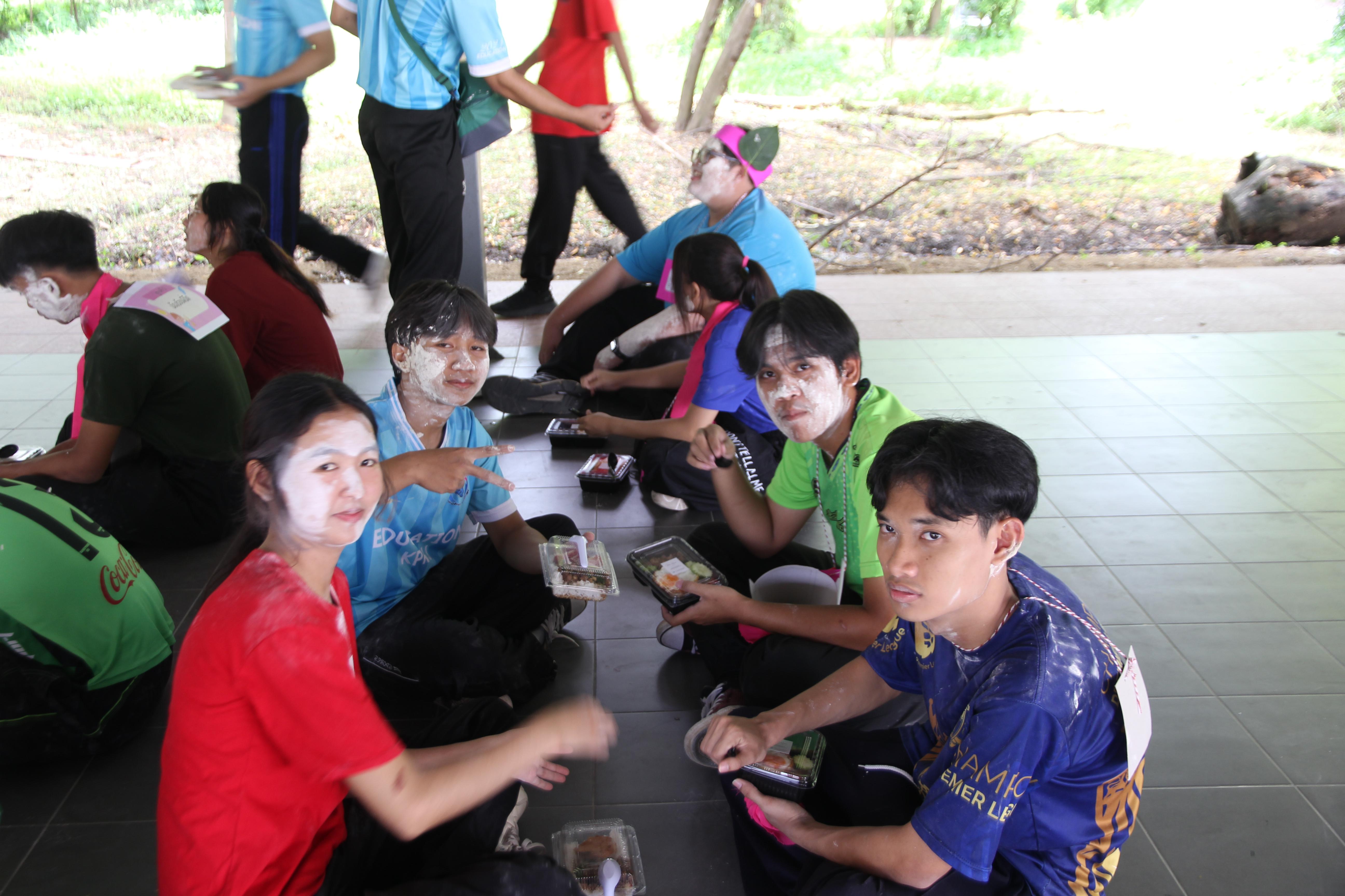 957. กิจกรรมผูกข้อมือ 68