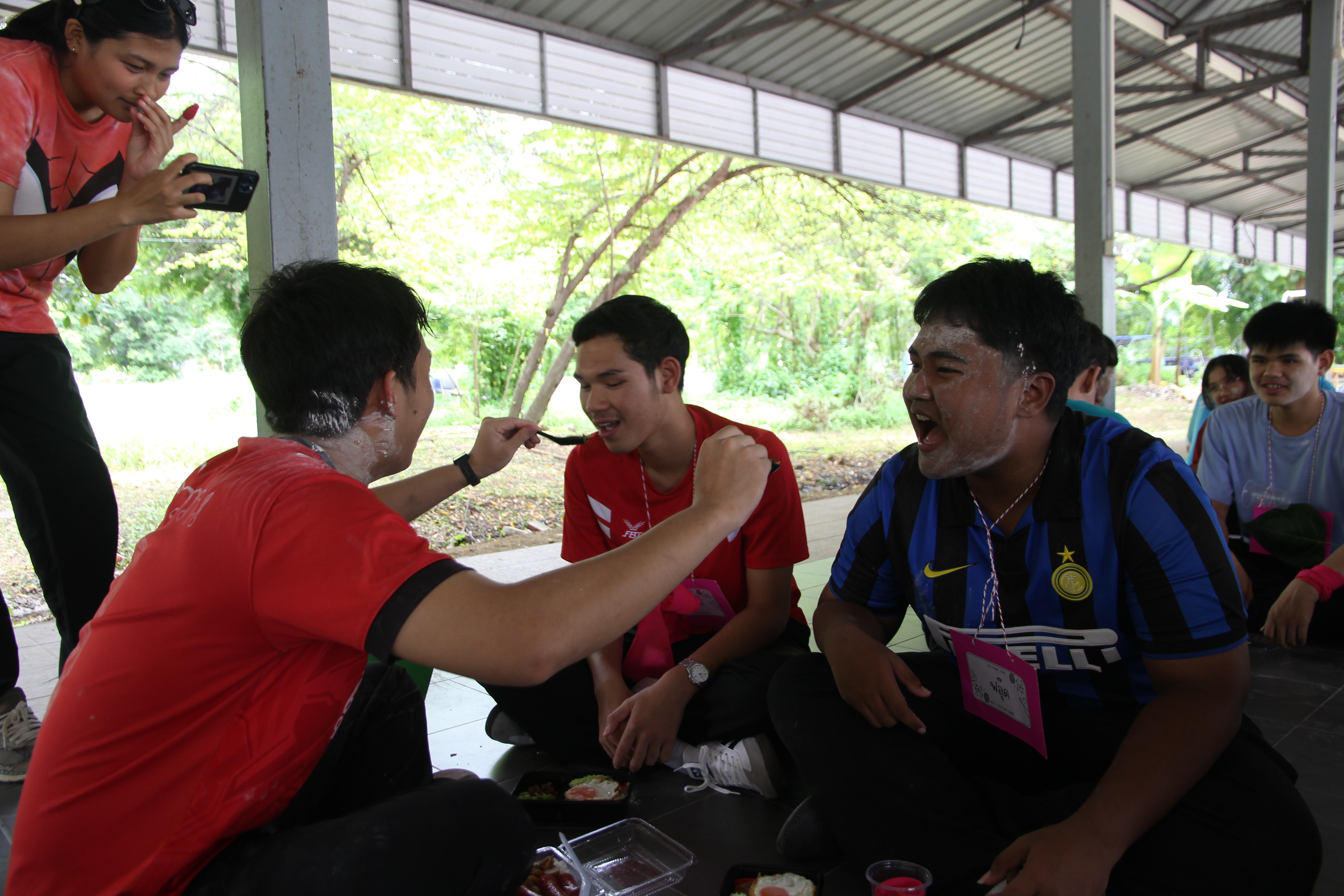 967. กิจกรรมผูกข้อมือ 68
