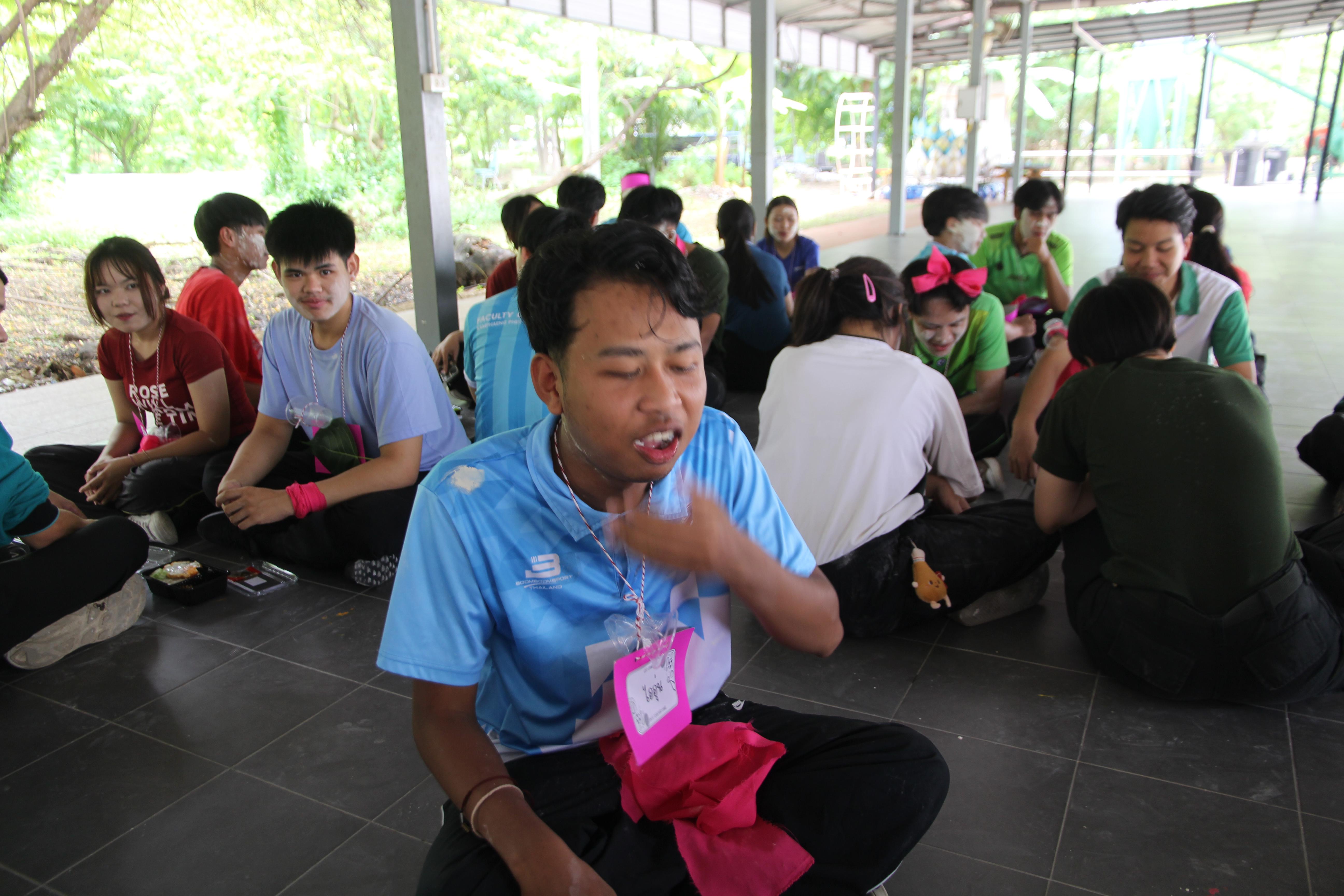 969. กิจกรรมผูกข้อมือ 68