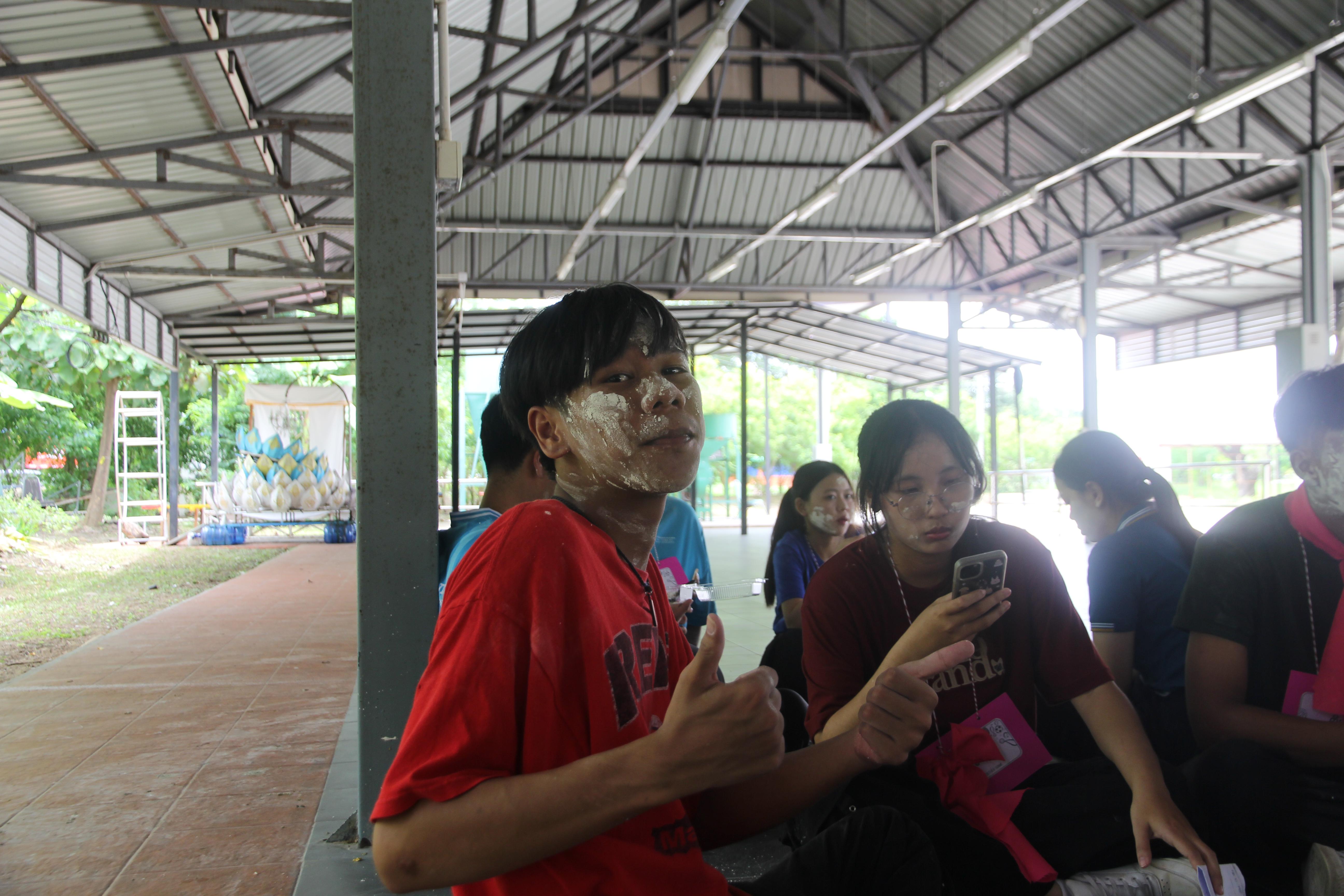 975. กิจกรรมผูกข้อมือ 68