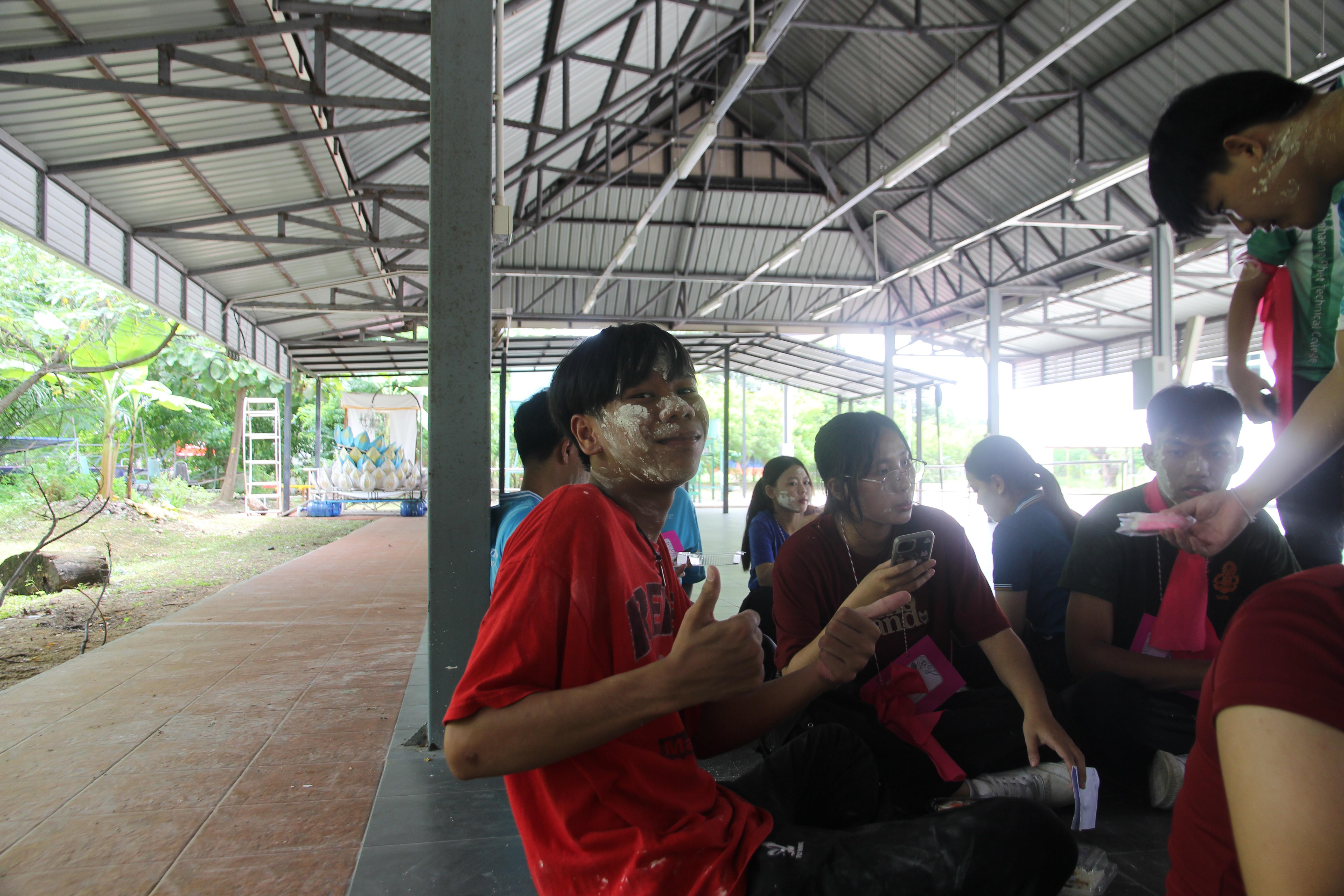 976. กิจกรรมผูกข้อมือ 68