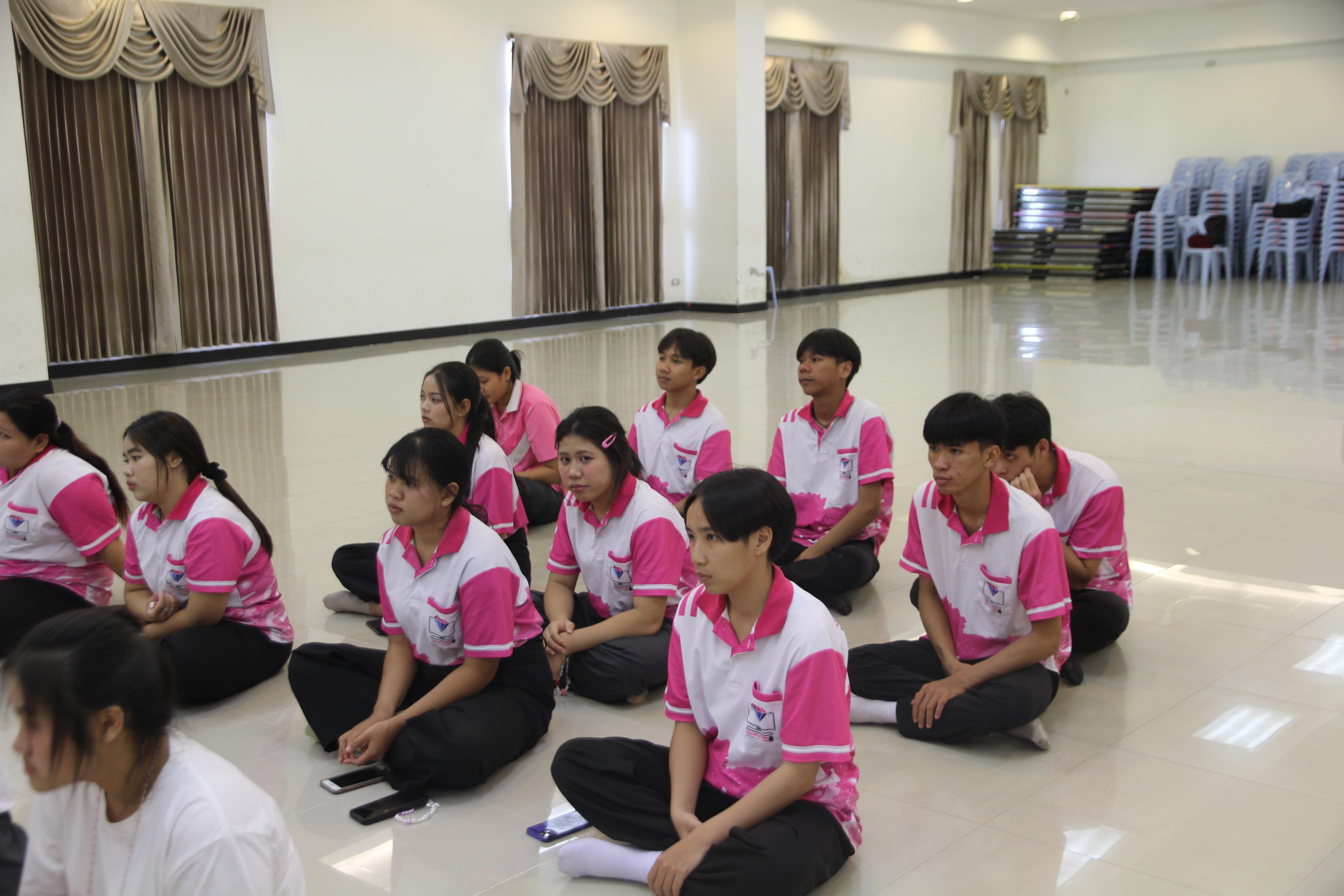 996. กิจกรรมผูกข้อมือ 68
