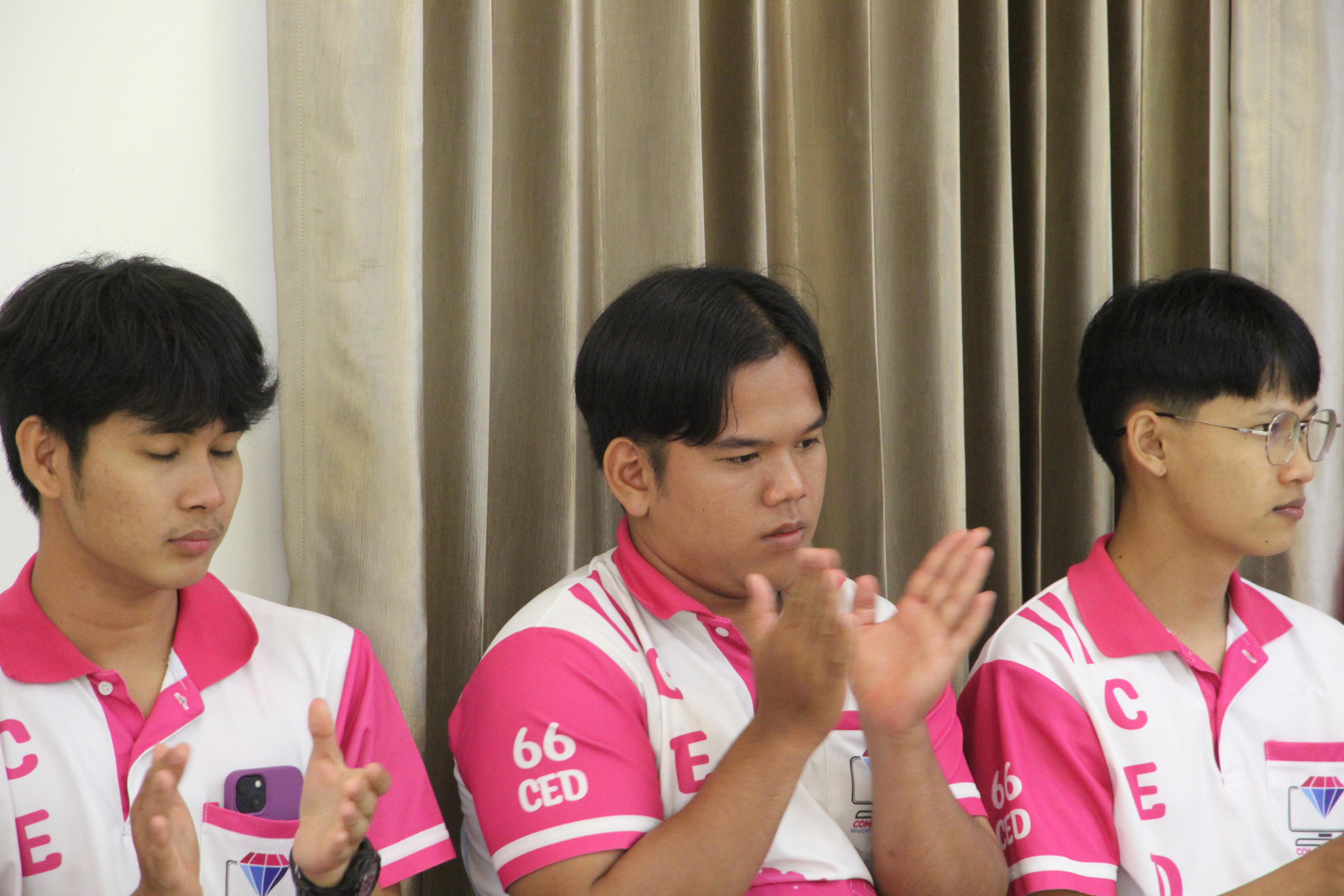 1018. กิจกรรมผูกข้อมือ 68