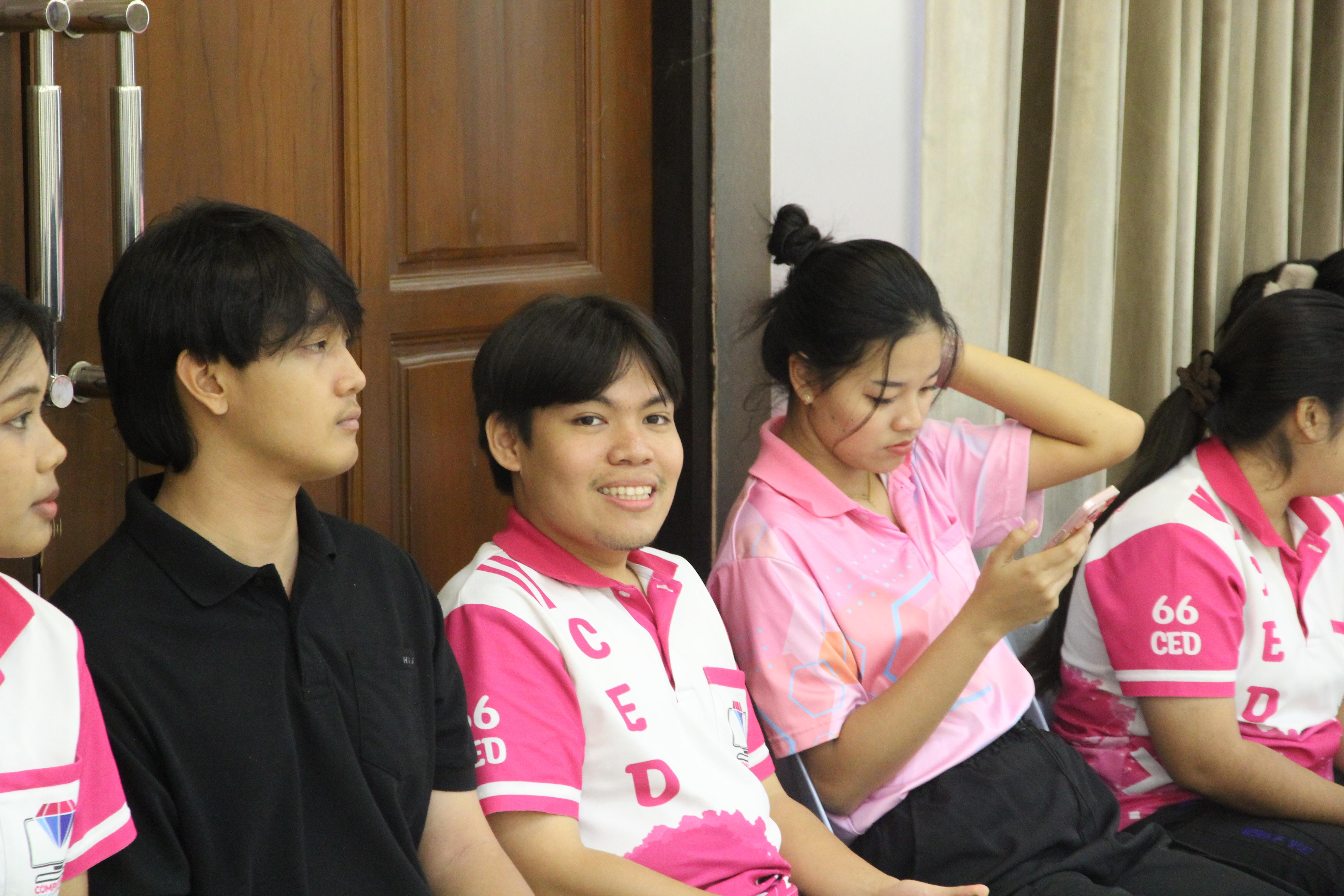 1021. กิจกรรมผูกข้อมือ 68