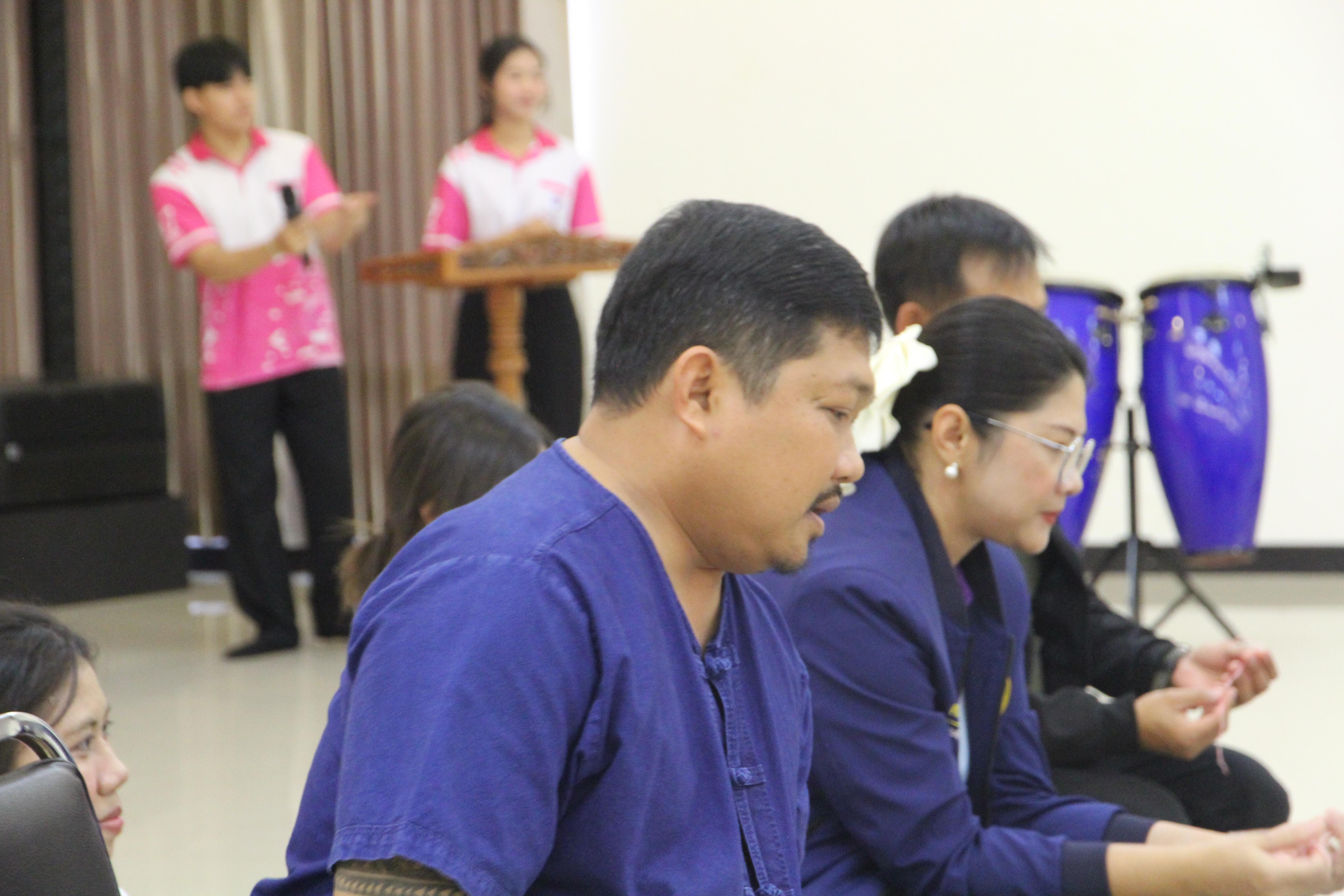 1072. กิจกรรมผูกข้อมือ 68