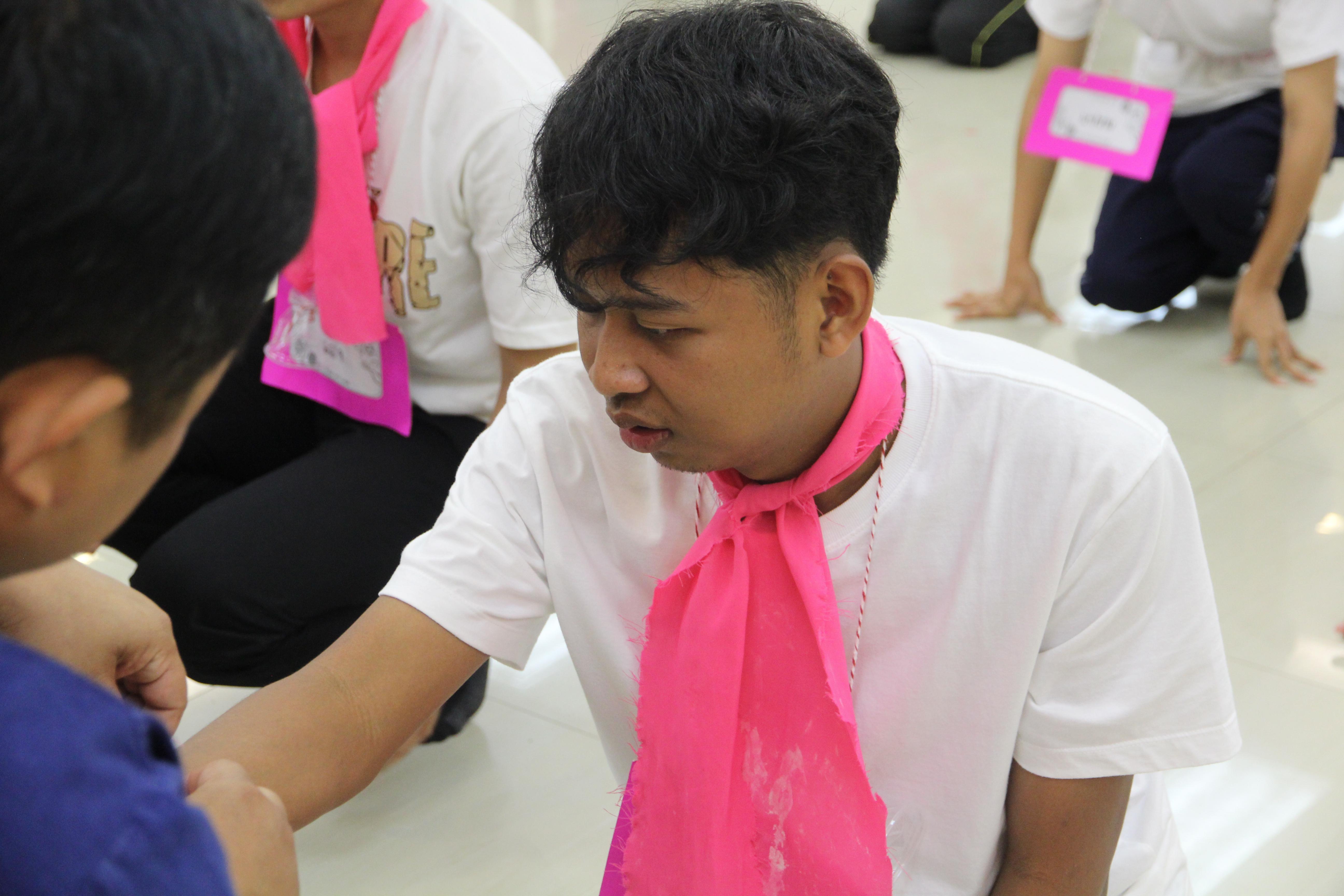1082. กิจกรรมผูกข้อมือ 68