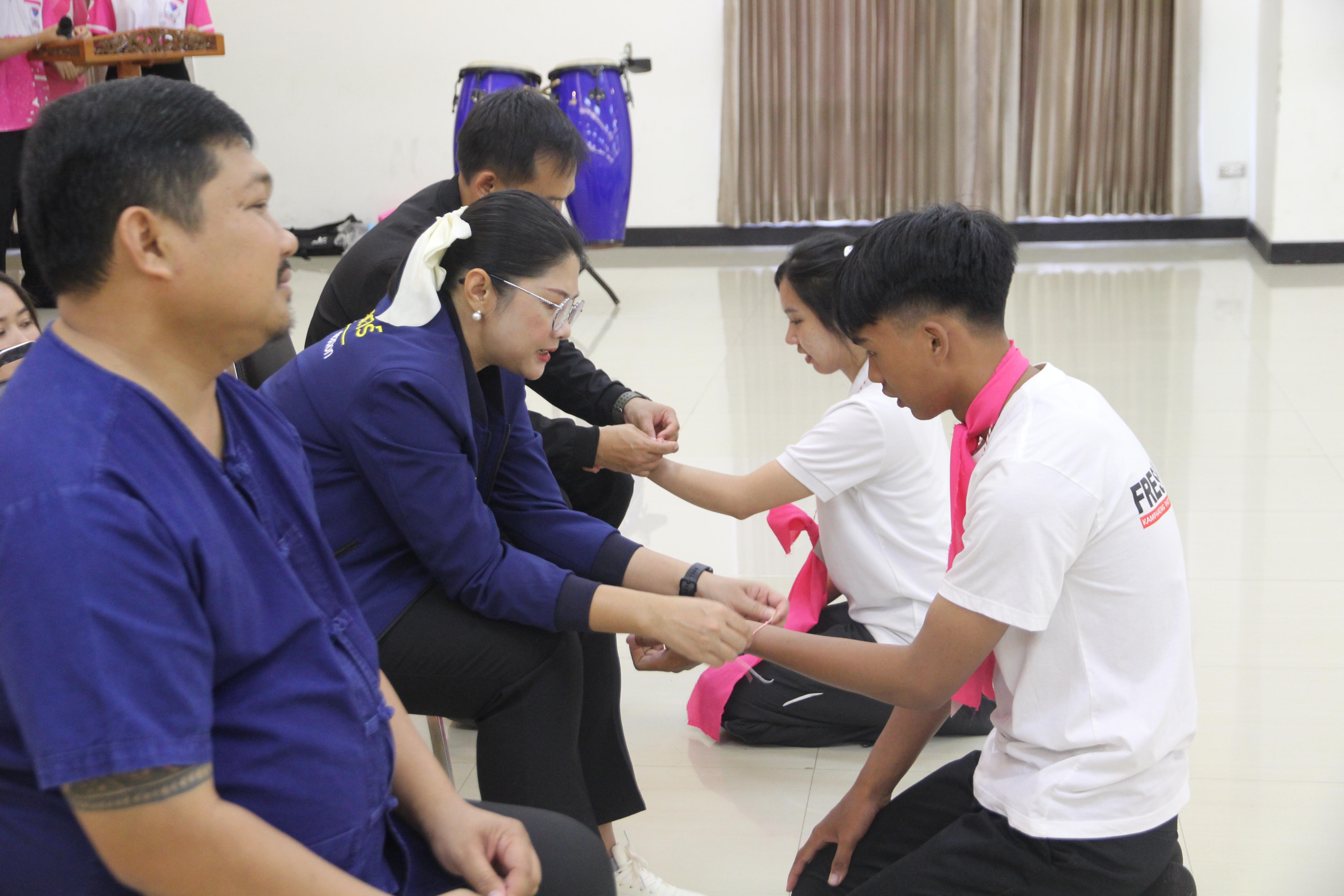 1093. กิจกรรมผูกข้อมือ 68