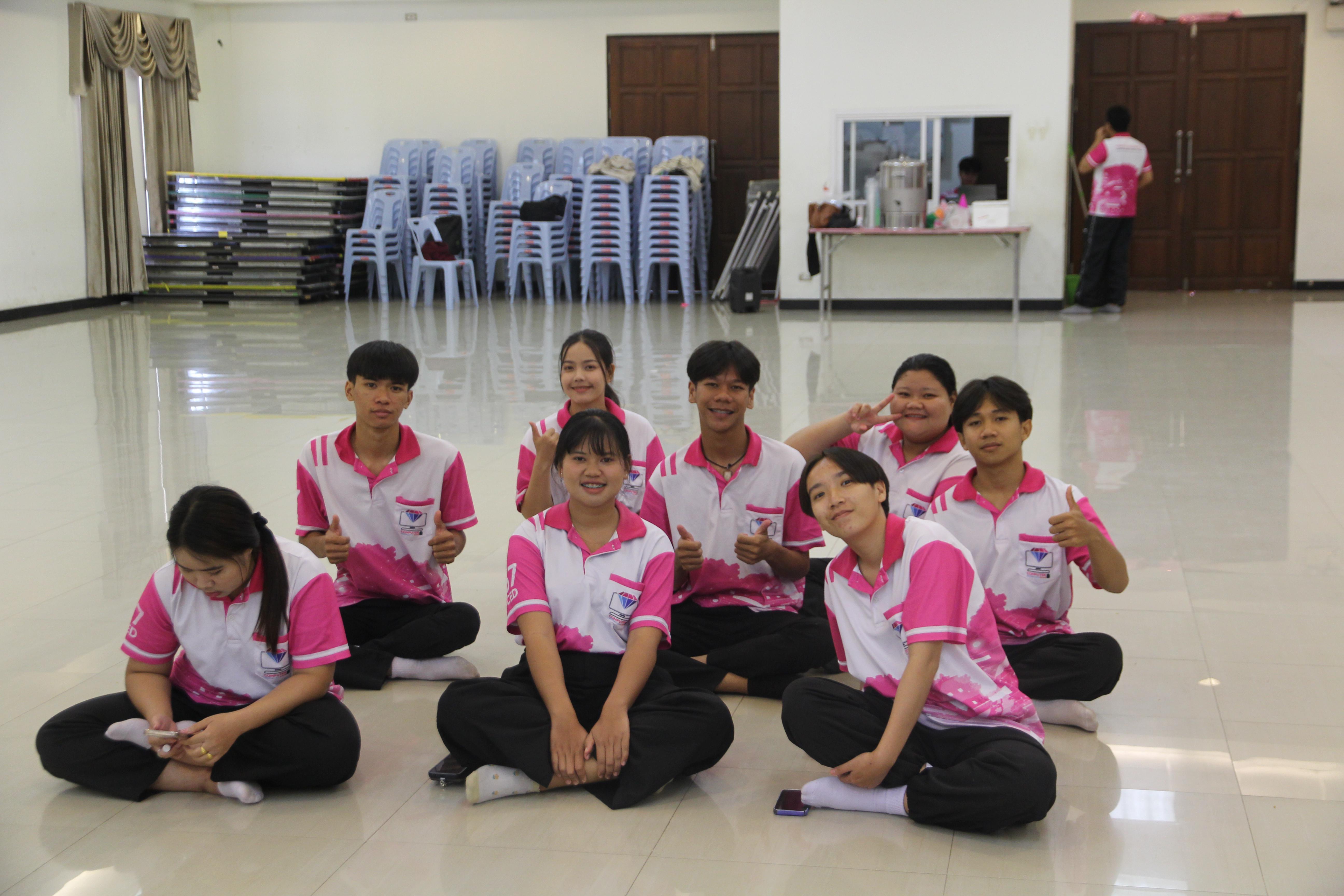 1100. กิจกรรมผูกข้อมือ 68