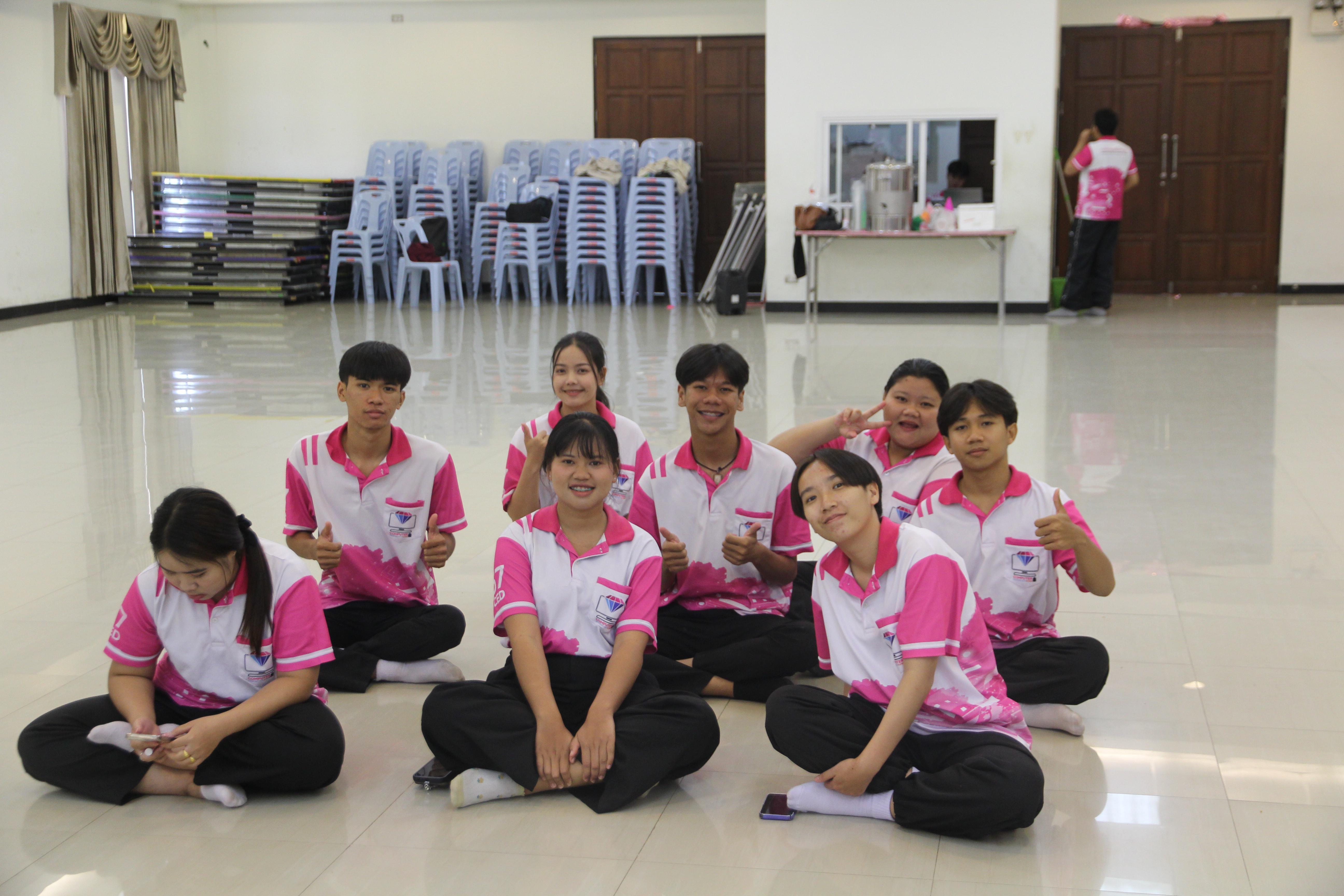 1102. กิจกรรมผูกข้อมือ 68