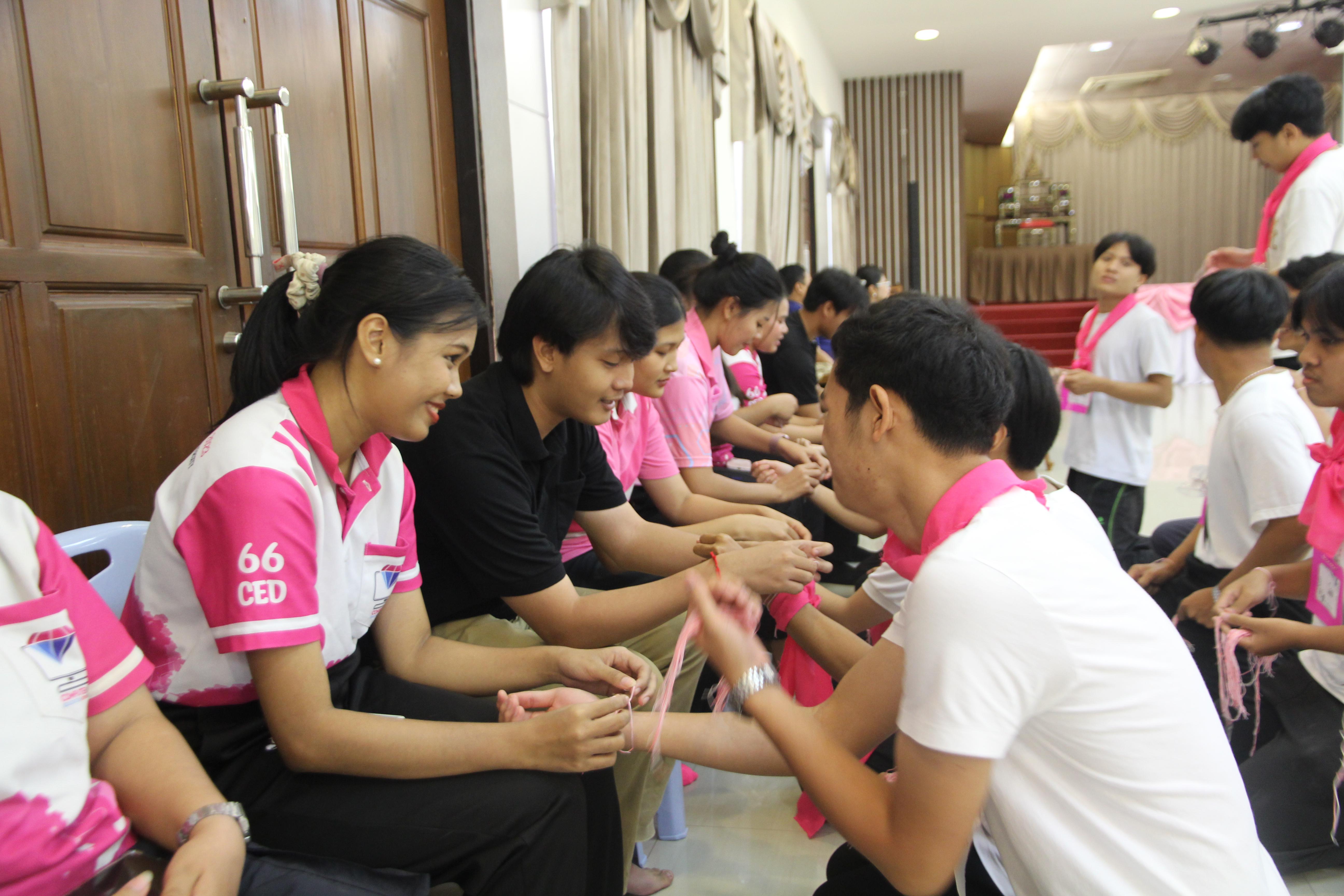 1111. กิจกรรมผูกข้อมือ 68