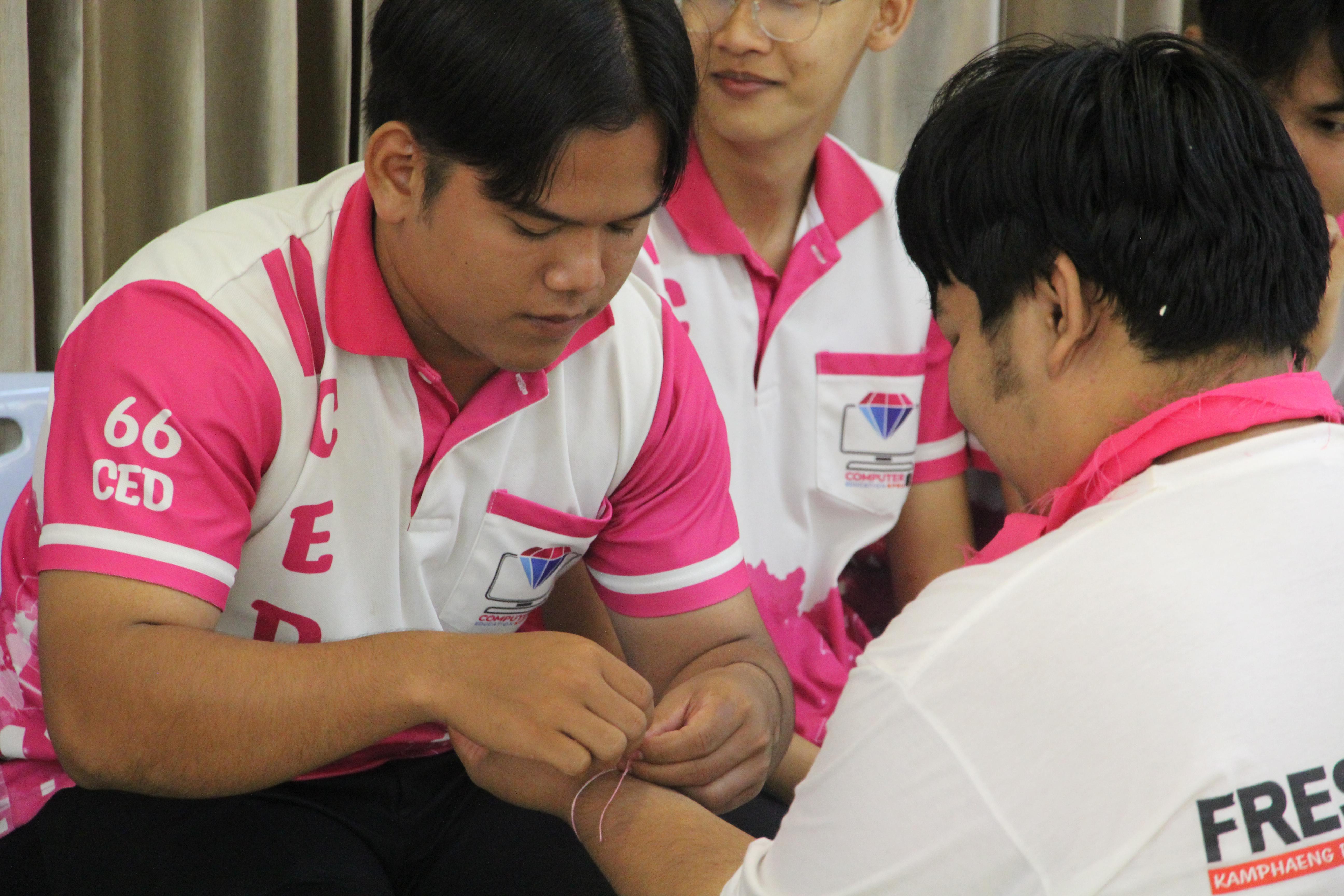 1115. กิจกรรมผูกข้อมือ 68