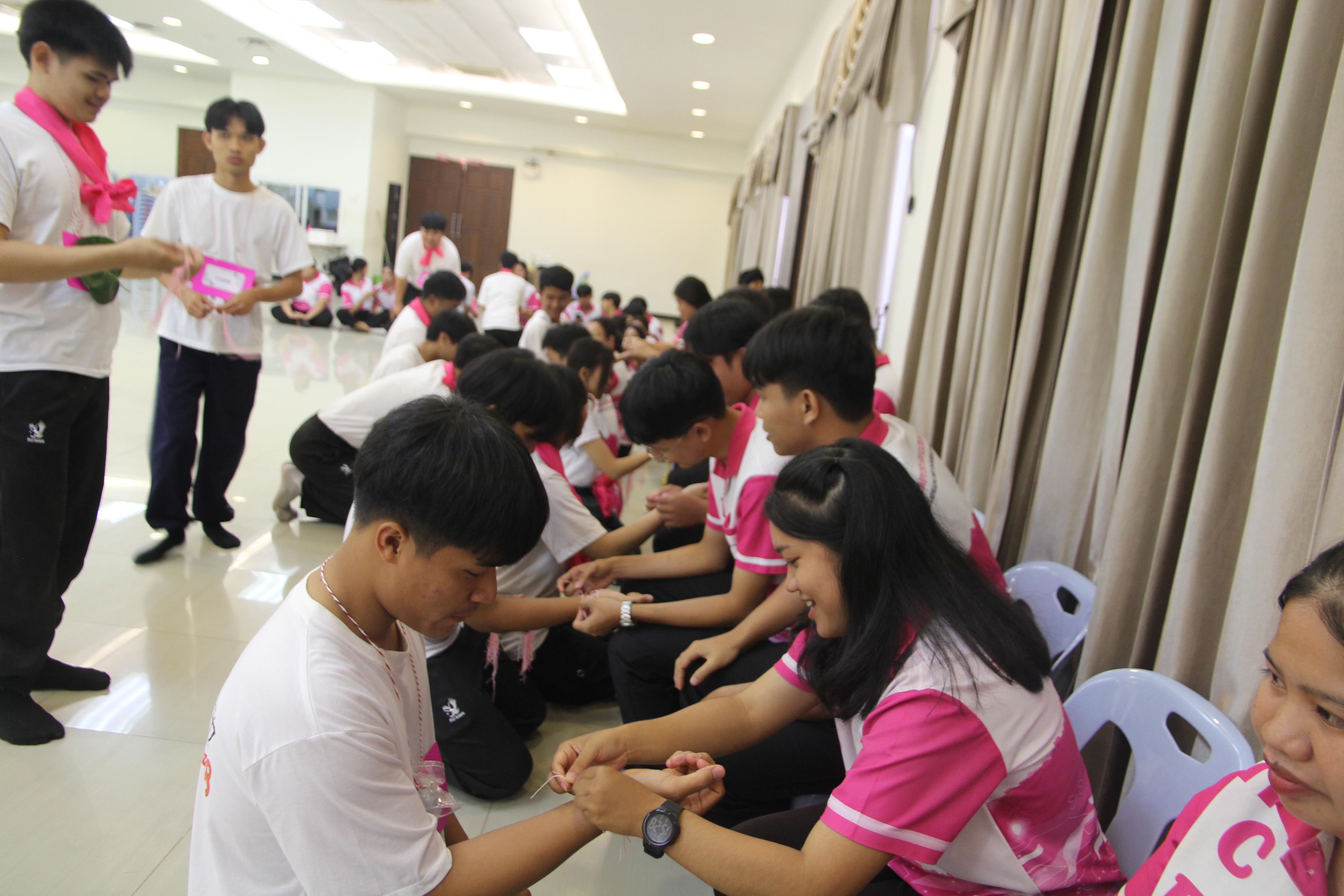 1131. กิจกรรมผูกข้อมือ 68