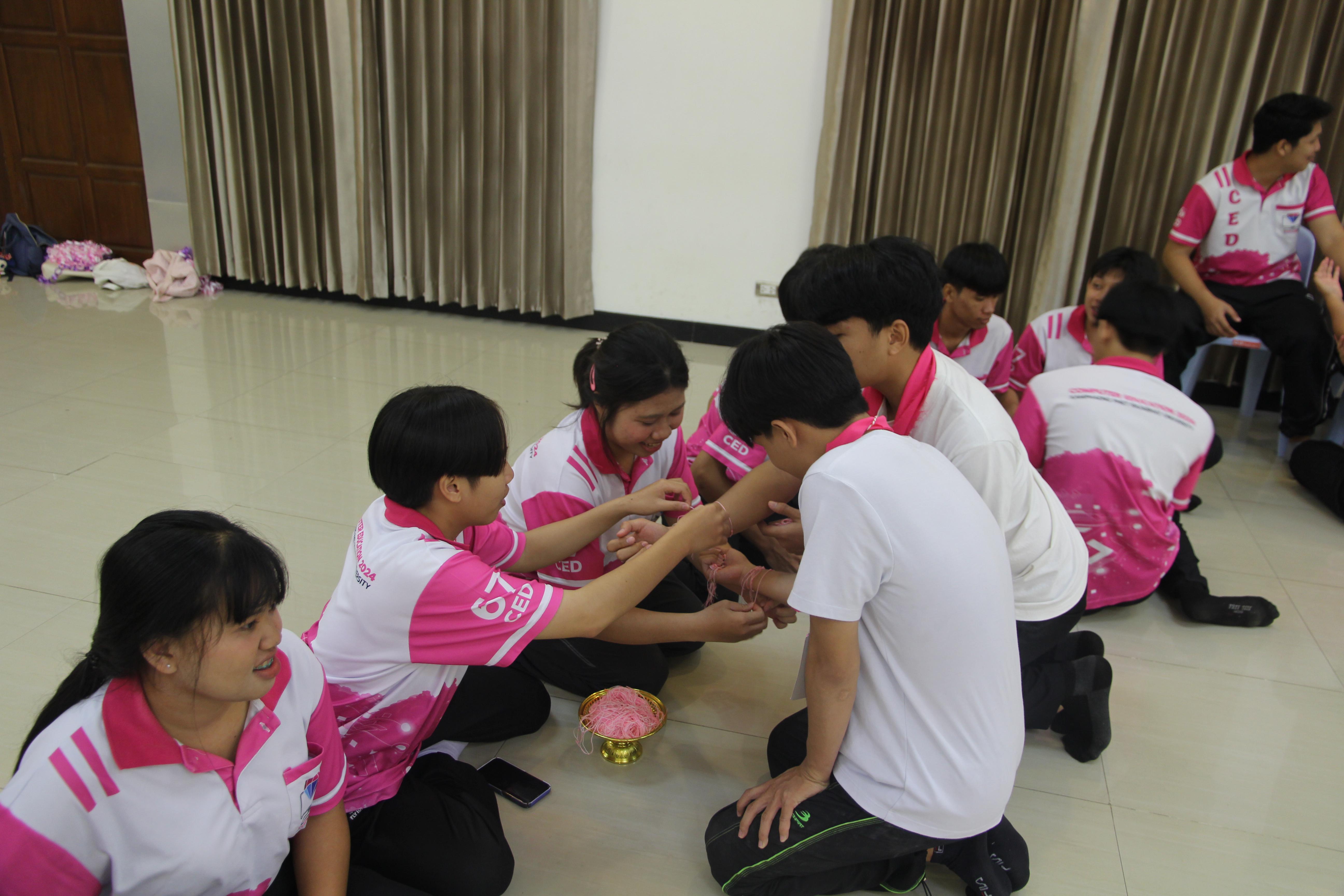 1135. กิจกรรมผูกข้อมือ 68