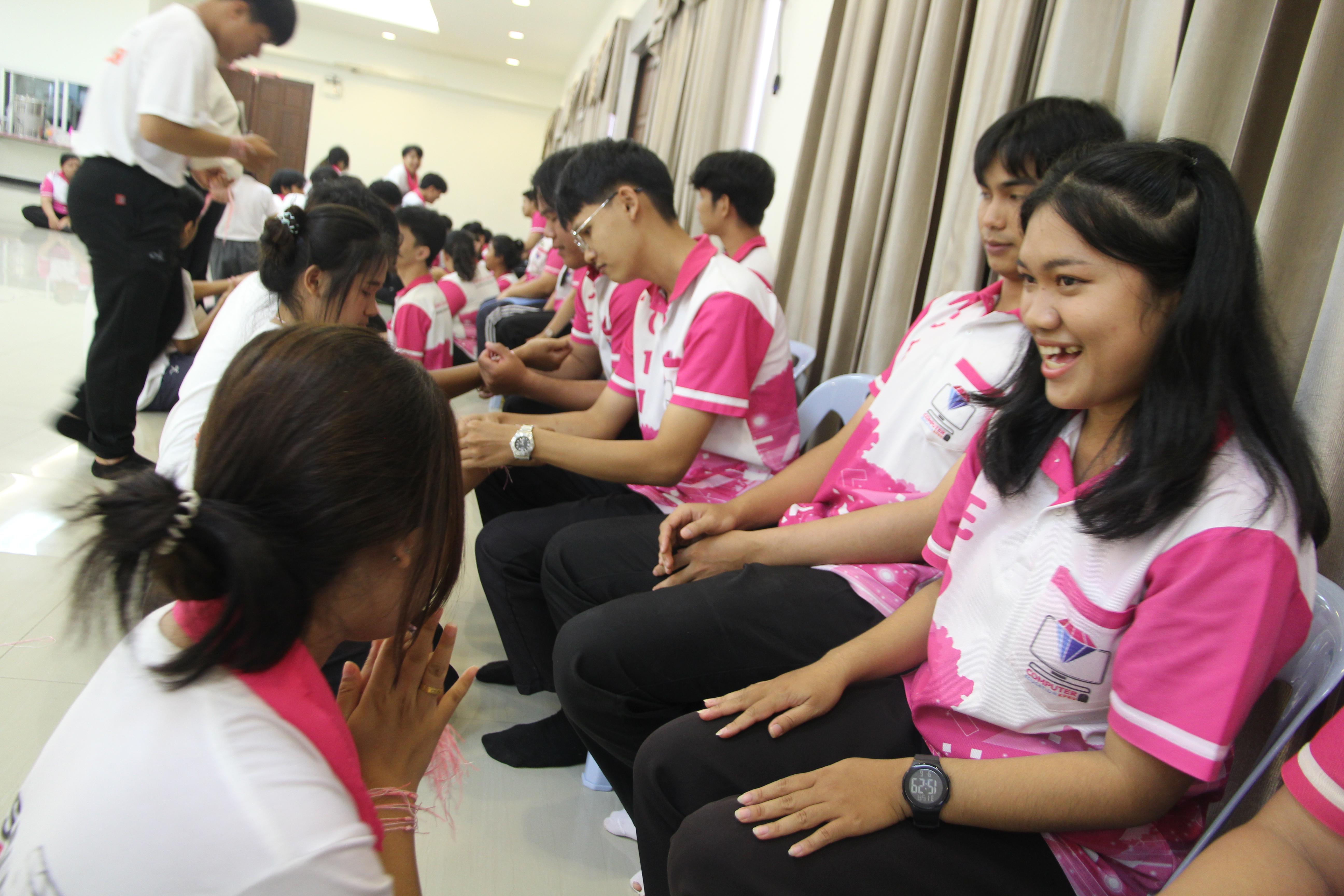 1147. กิจกรรมผูกข้อมือ 68