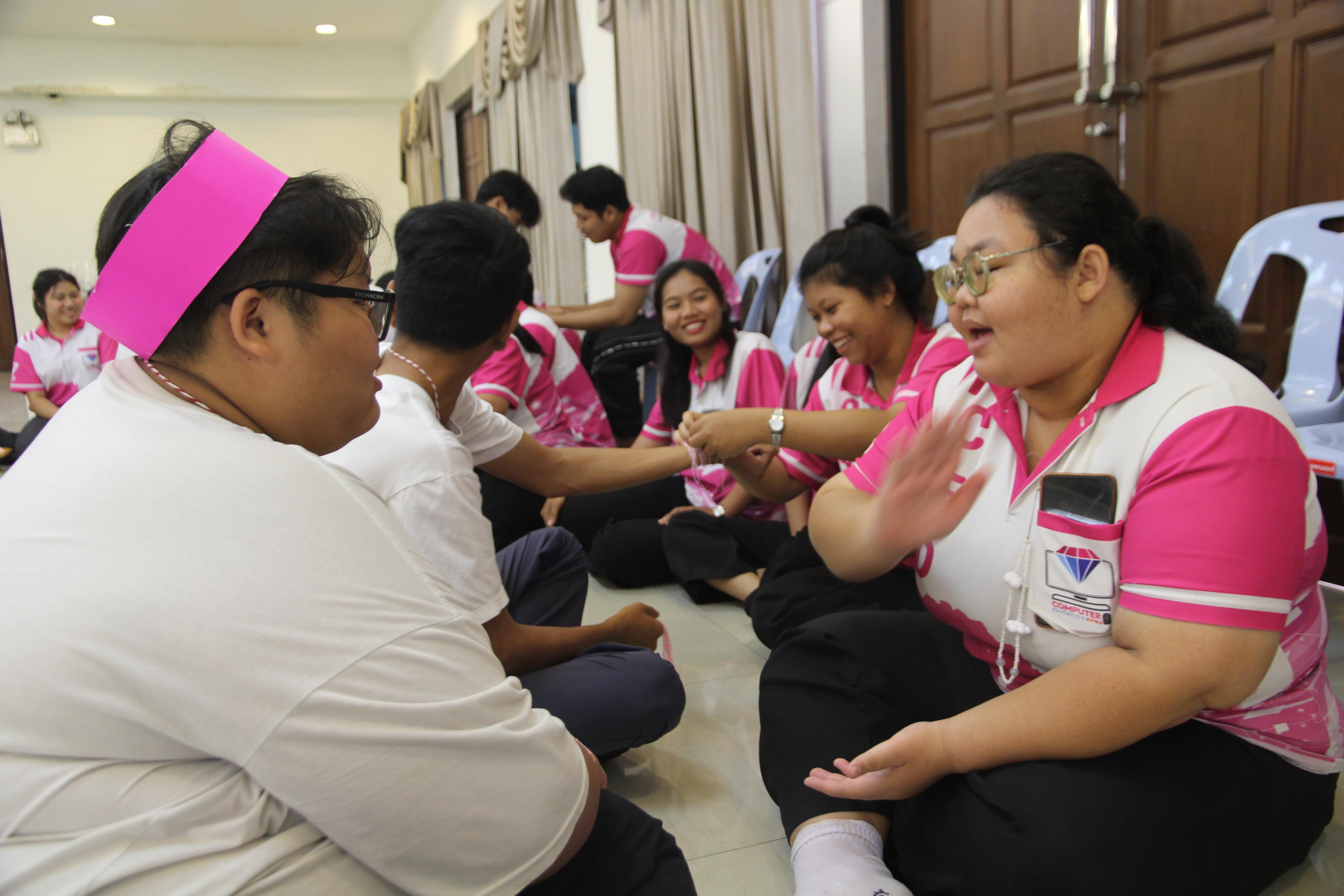 1150. กิจกรรมผูกข้อมือ 68