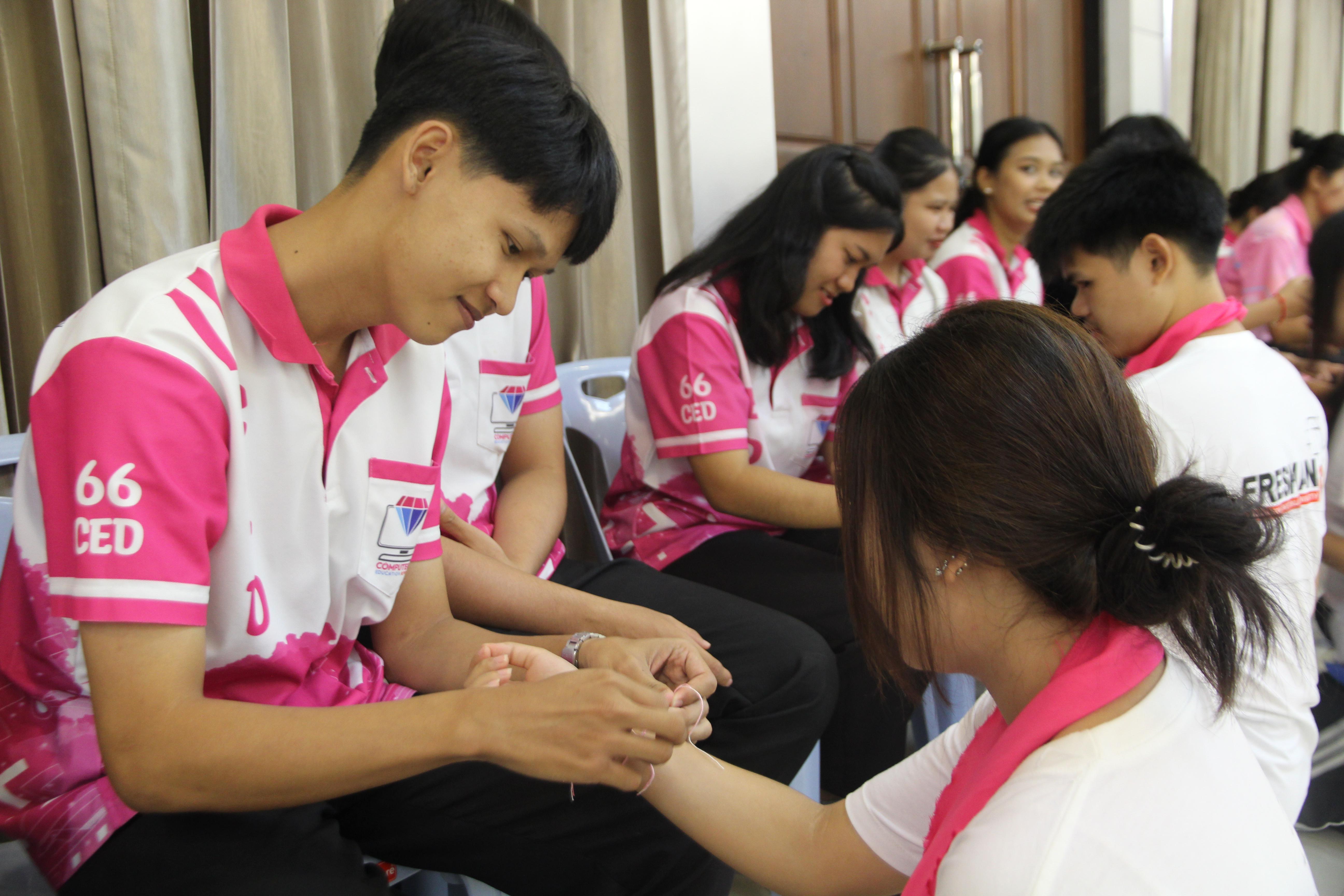 1152. กิจกรรมผูกข้อมือ 68