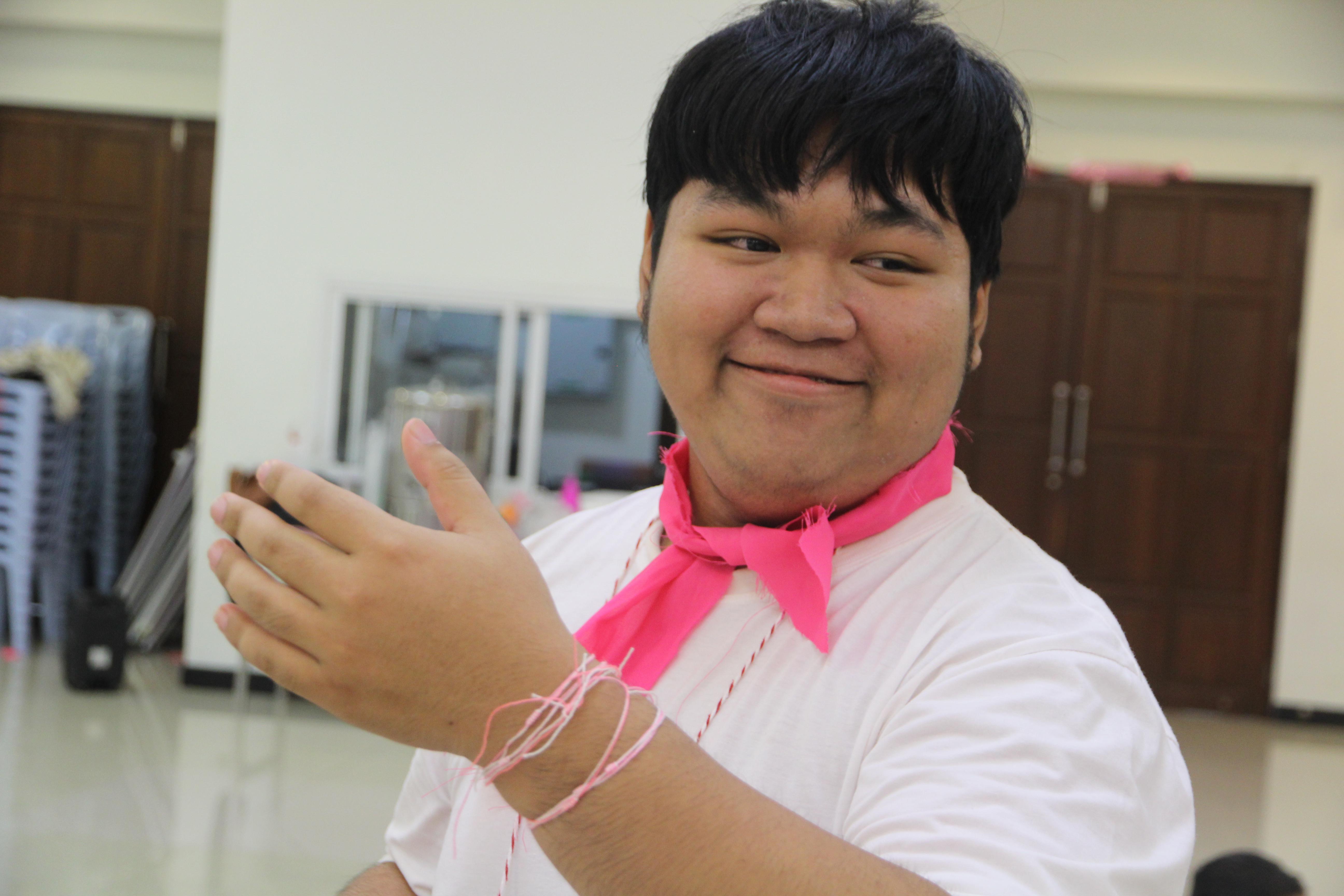 1163. กิจกรรมผูกข้อมือ 68