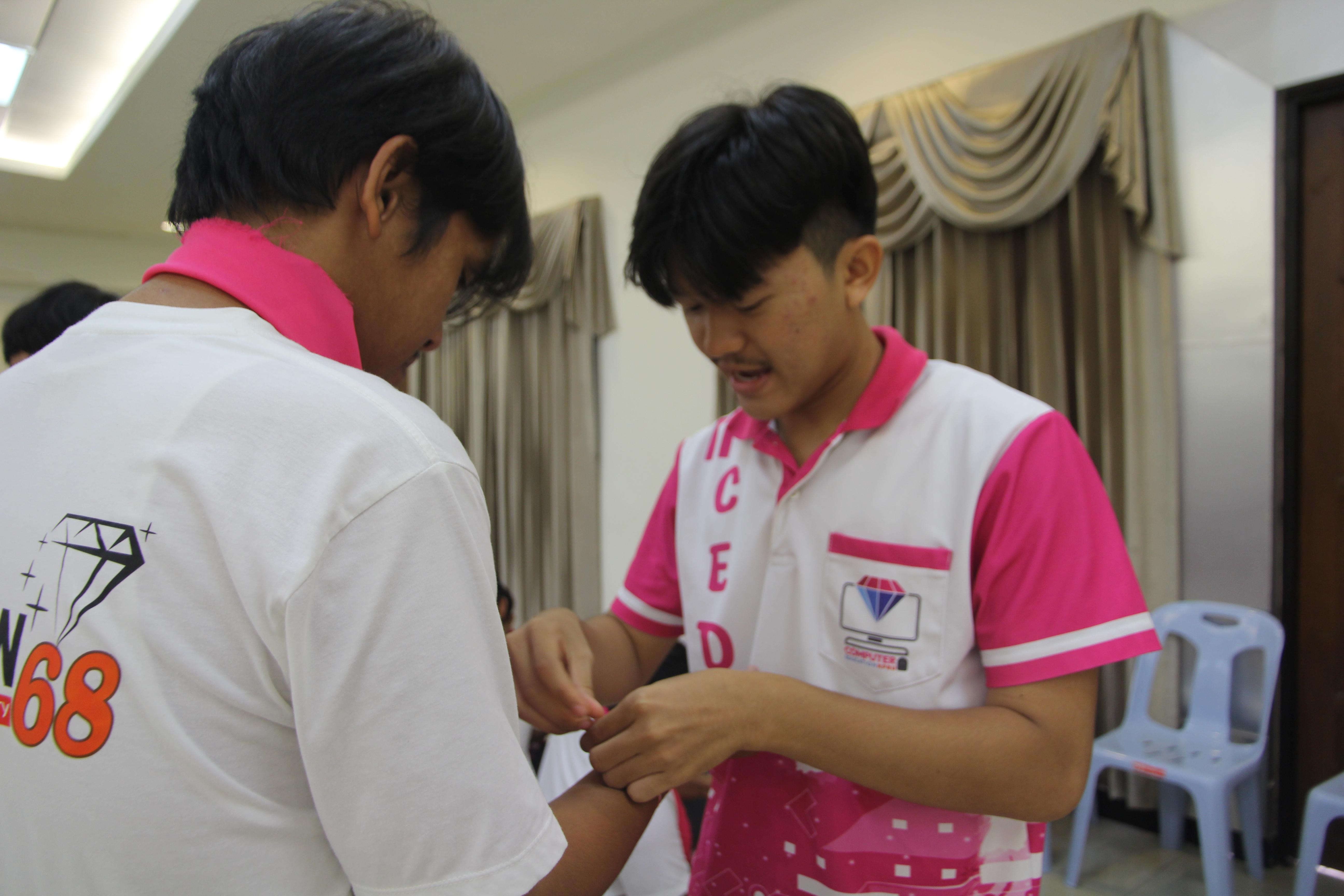 1166. กิจกรรมผูกข้อมือ 68
