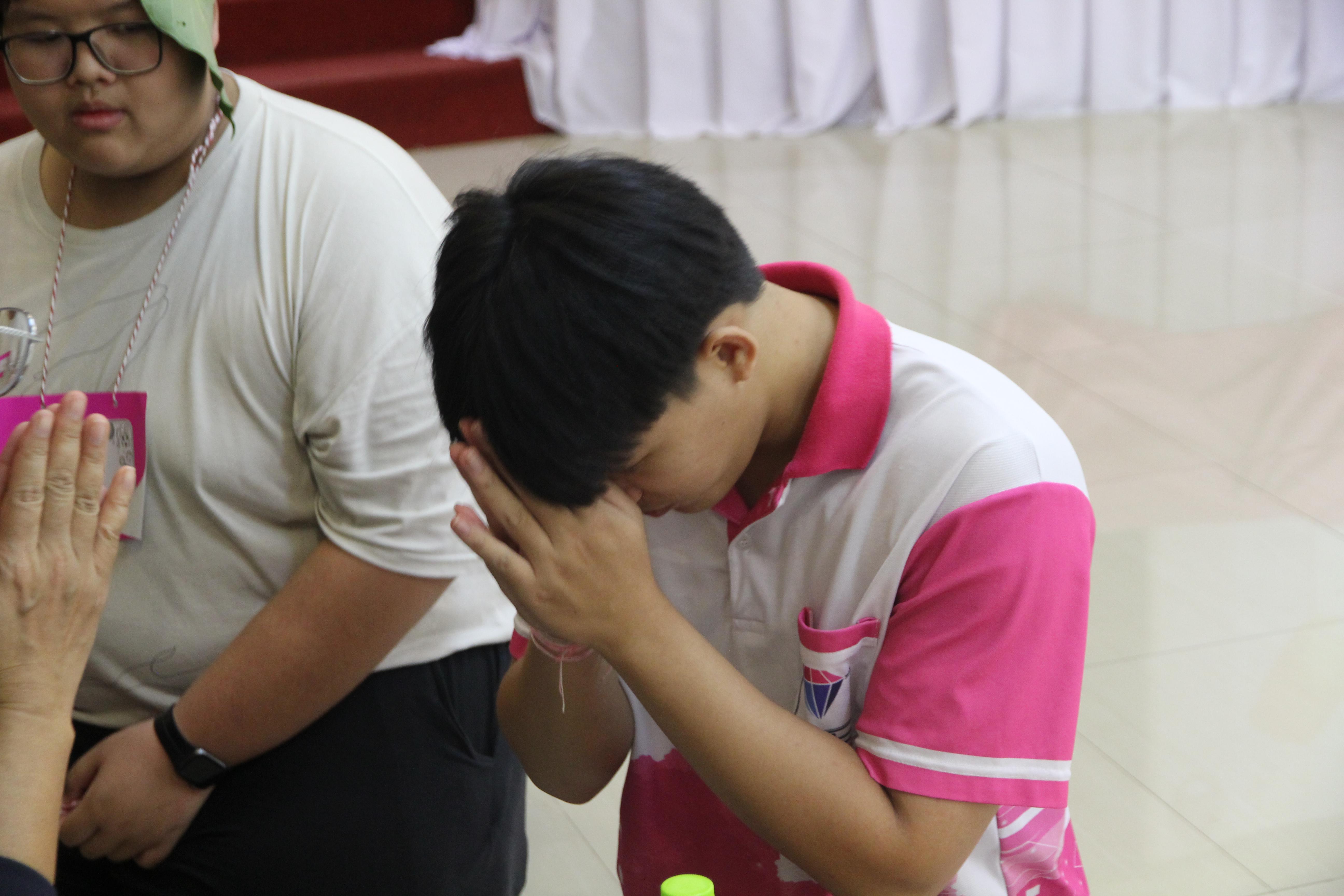 1254. กิจกรรมผูกข้อมือ 68