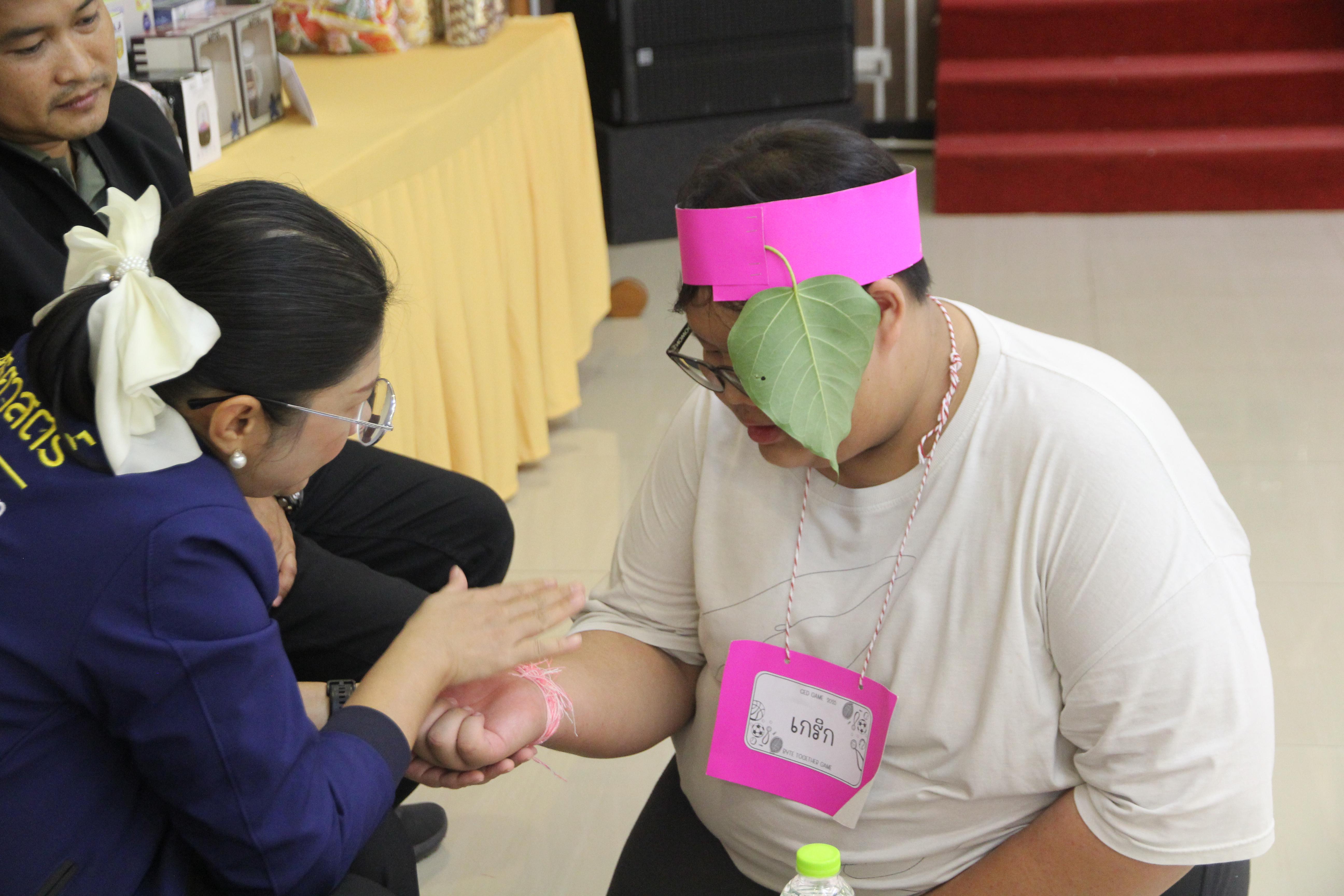 1257. กิจกรรมผูกข้อมือ 68
