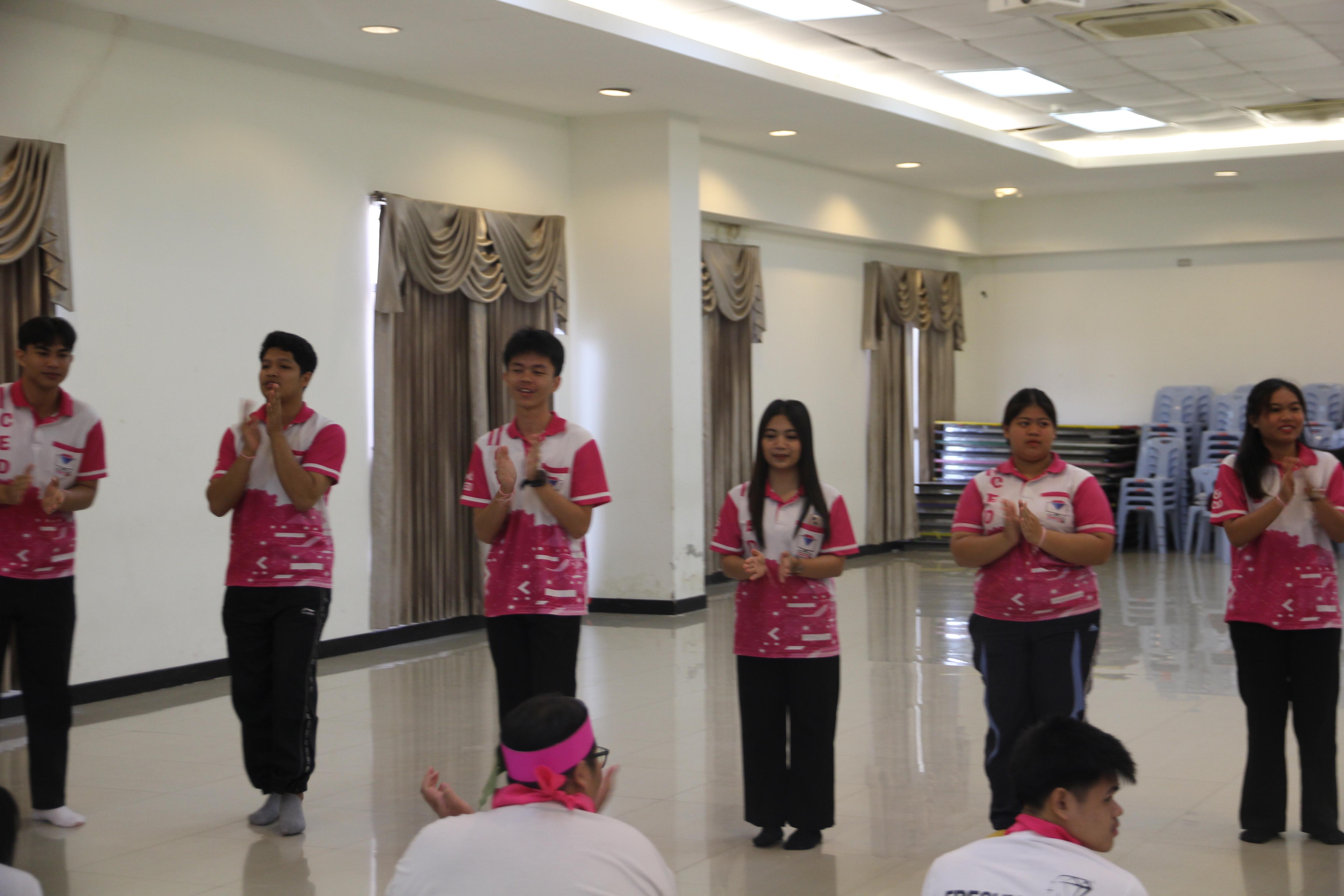 1326. กิจกรรมผูกข้อมือ 68