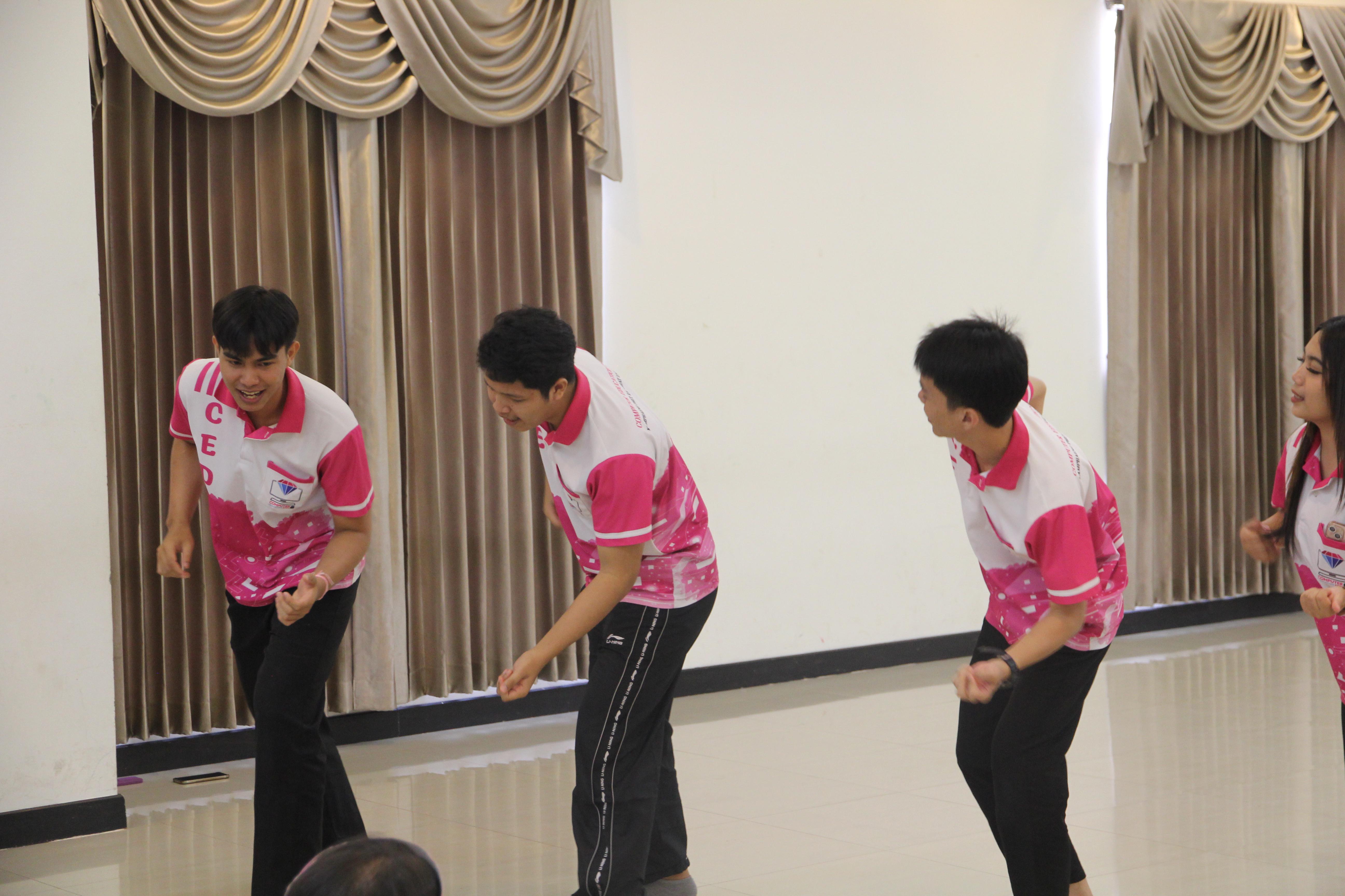 1344. กิจกรรมผูกข้อมือ 68