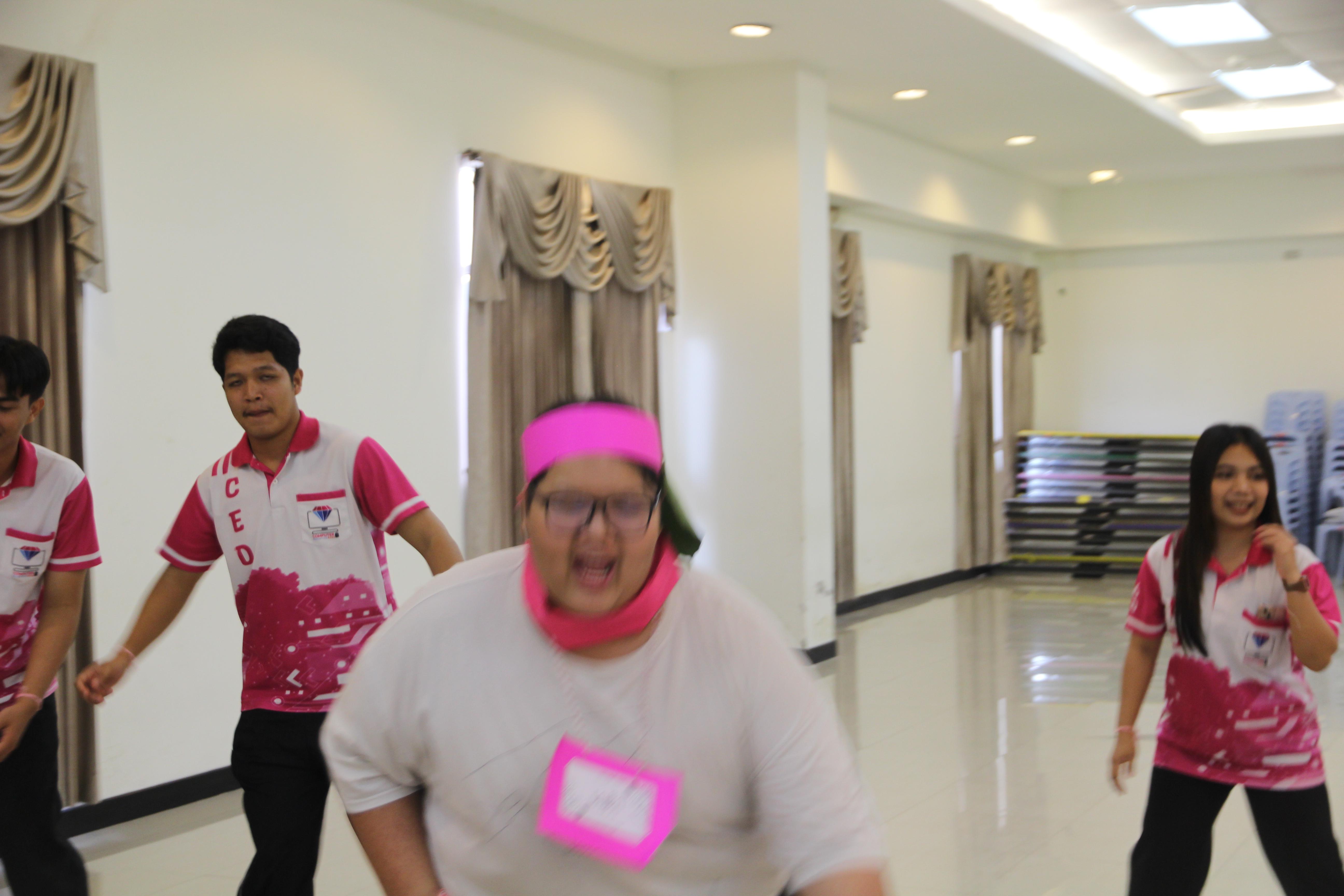 1356. กิจกรรมผูกข้อมือ 68