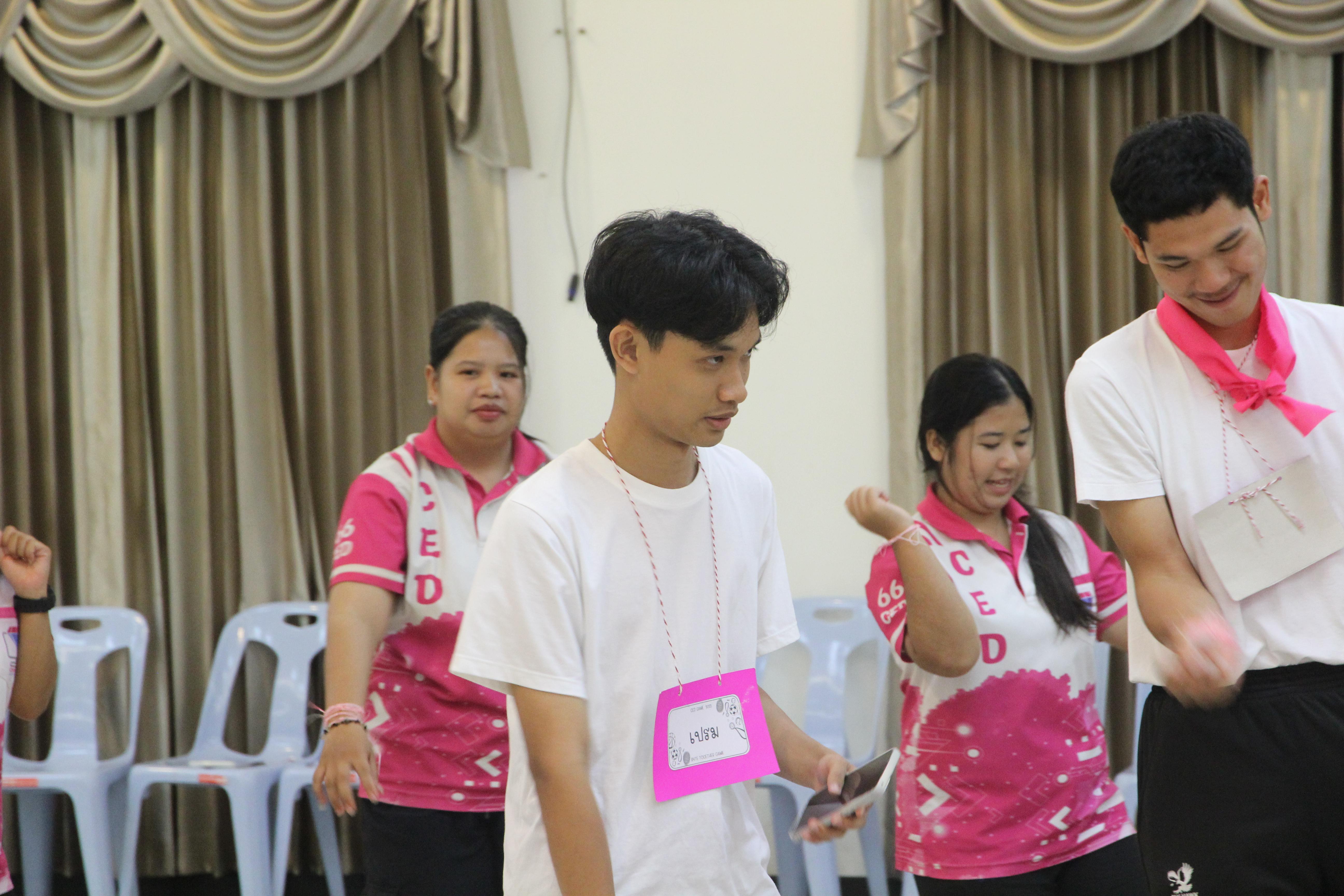 1358. กิจกรรมผูกข้อมือ 68
