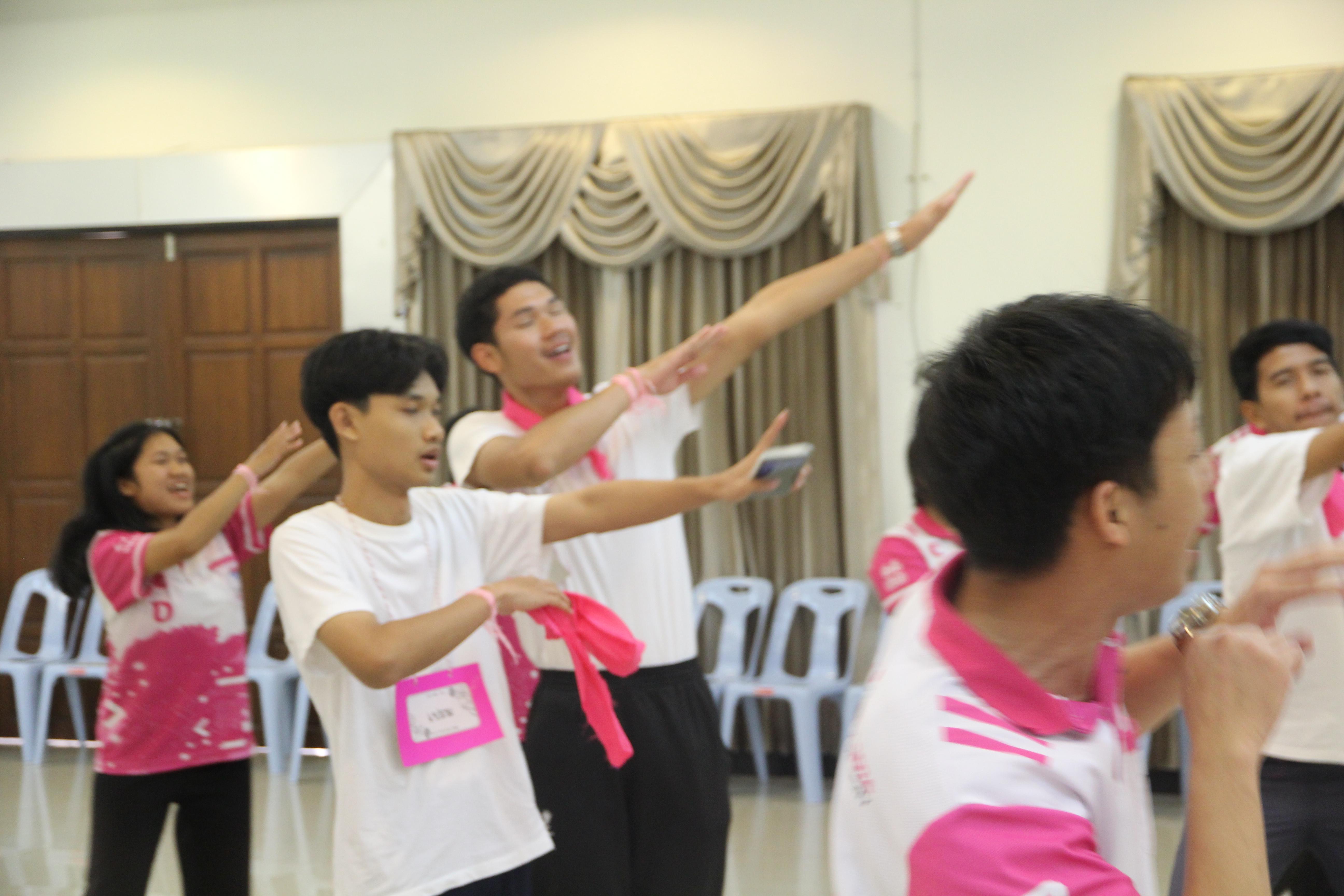 1360. กิจกรรมผูกข้อมือ 68
