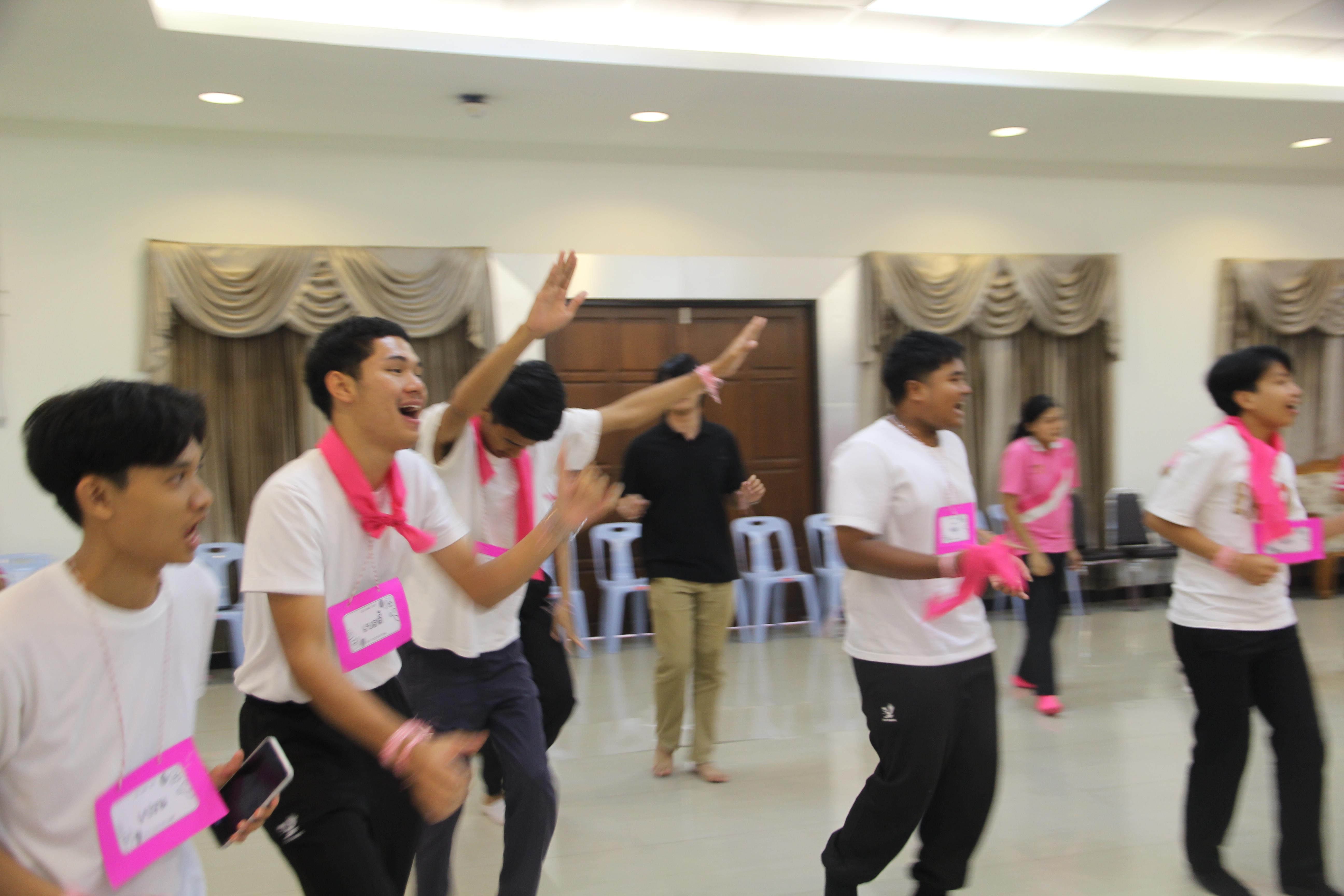 1367. กิจกรรมผูกข้อมือ 68