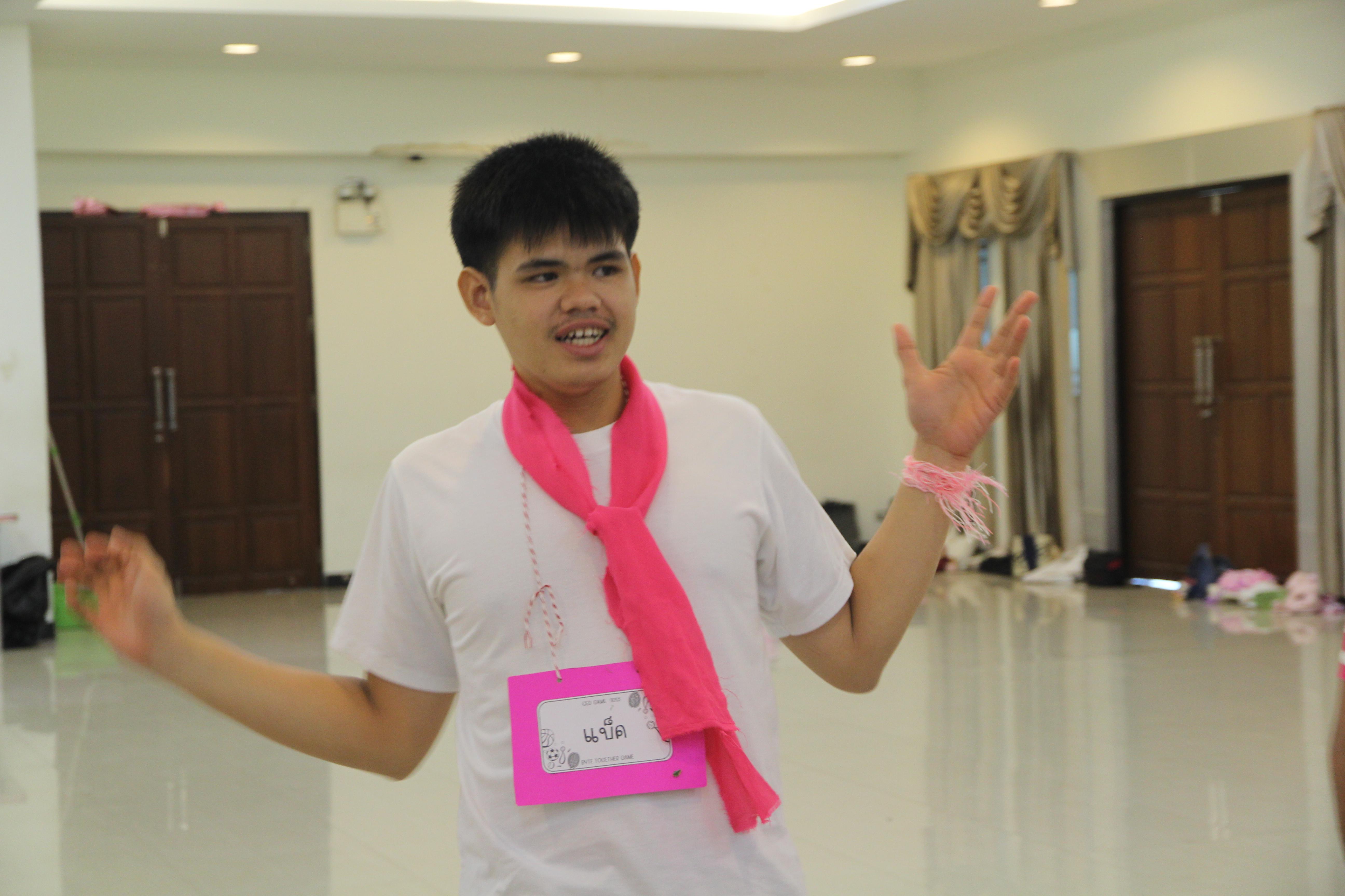 1376. กิจกรรมผูกข้อมือ 68