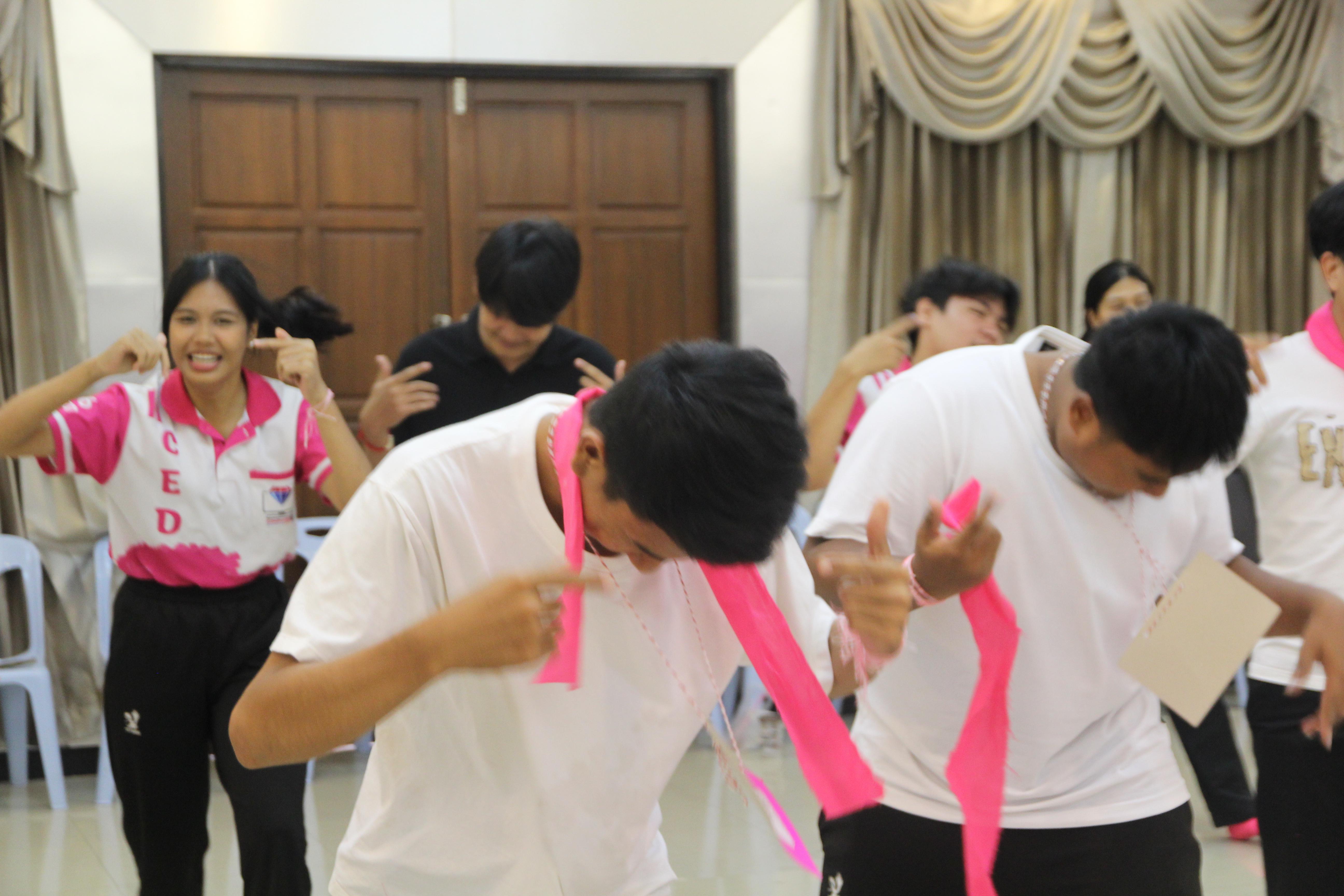 1380. กิจกรรมผูกข้อมือ 68