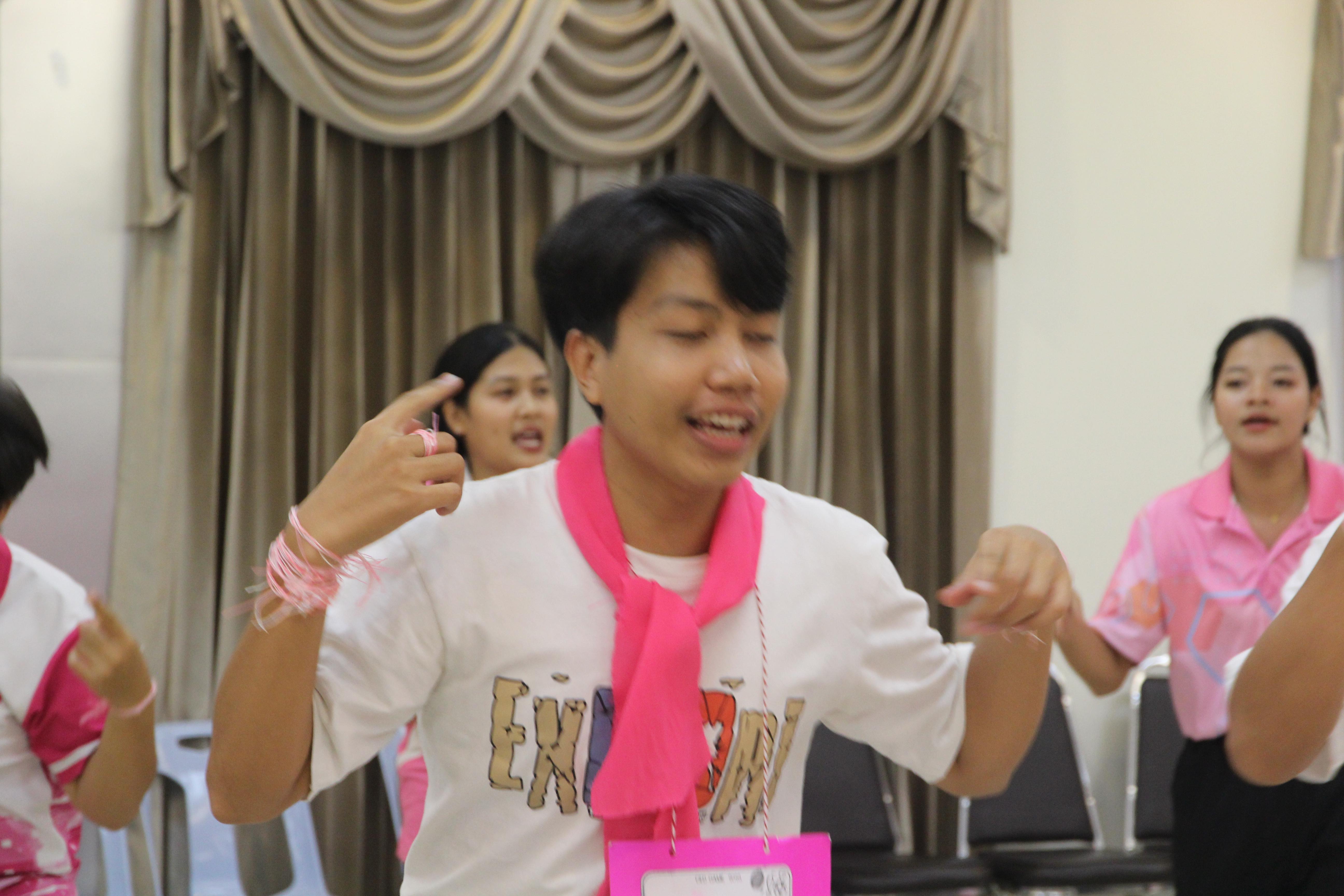 1383. กิจกรรมผูกข้อมือ 68