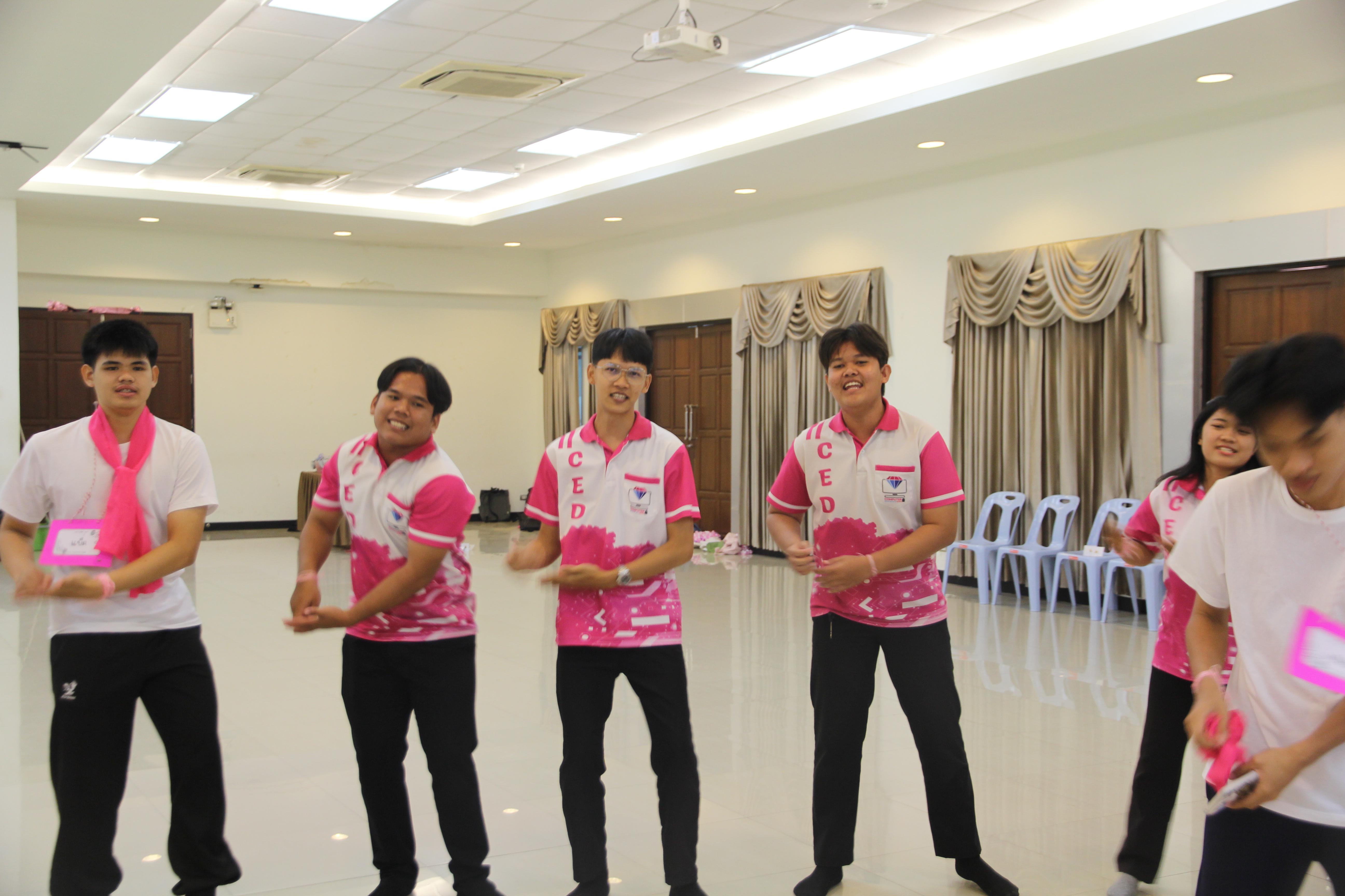 1393. กิจกรรมผูกข้อมือ 68