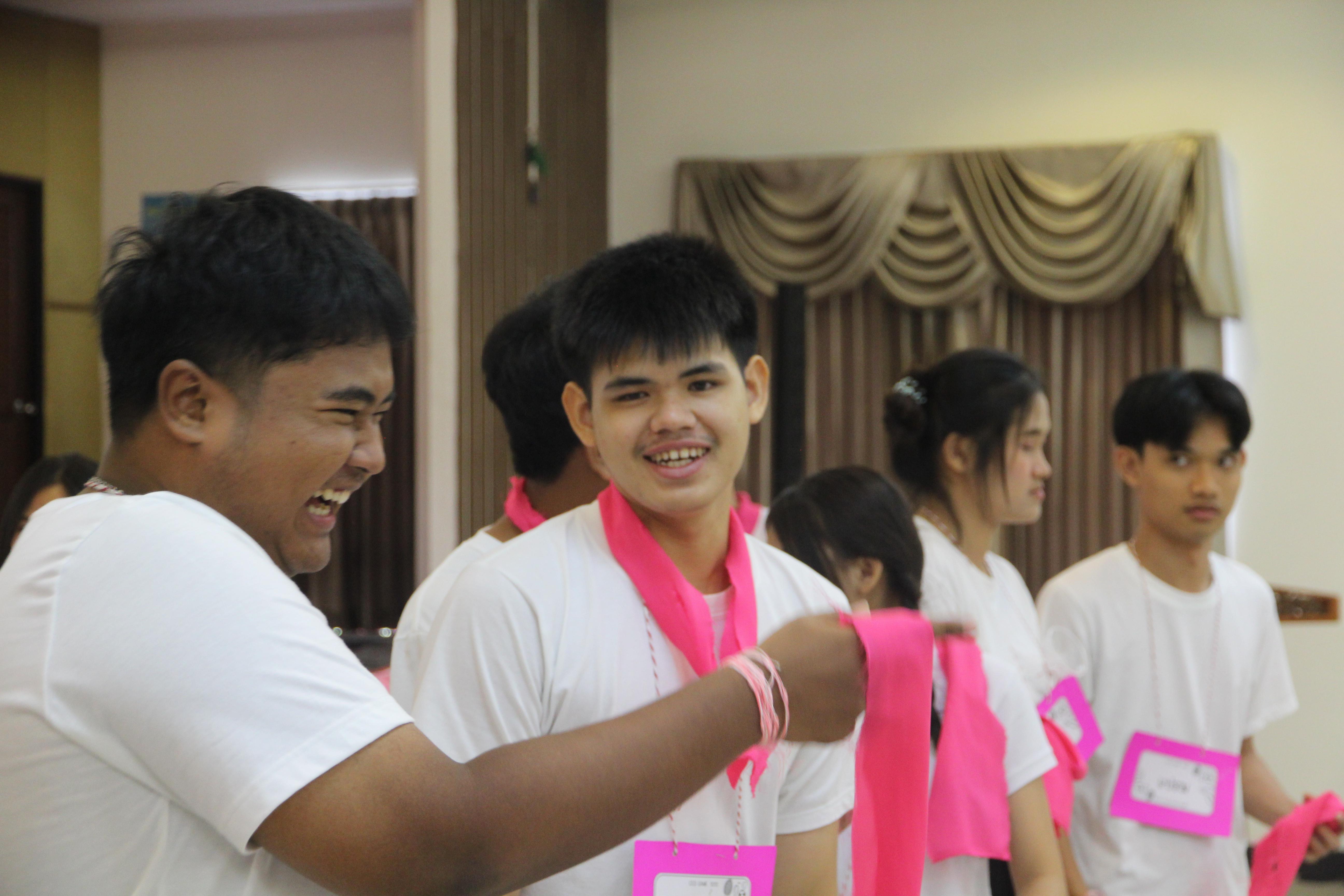 1417. กิจกรรมผูกข้อมือ 68