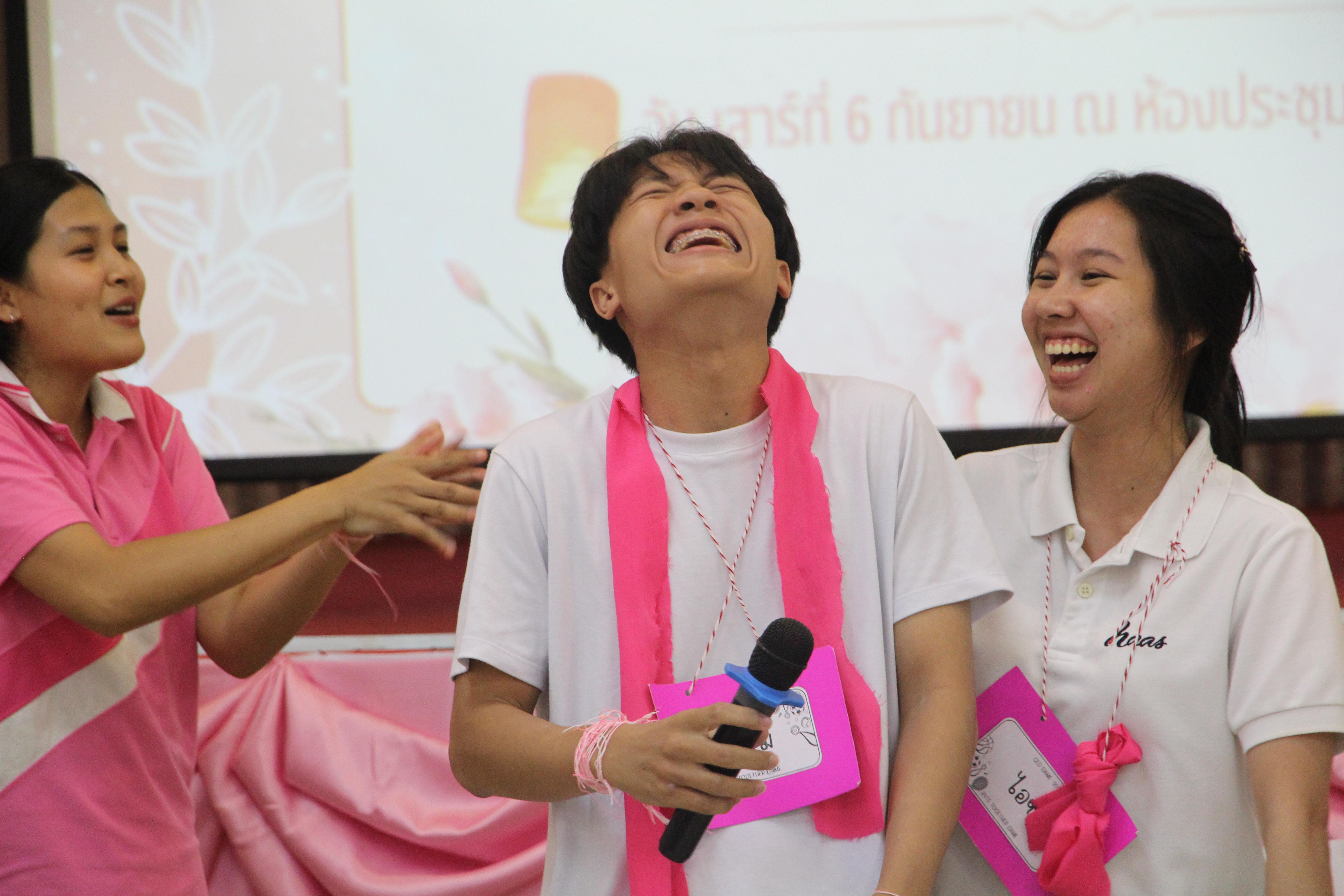 1437. กิจกรรมผูกข้อมือ 68