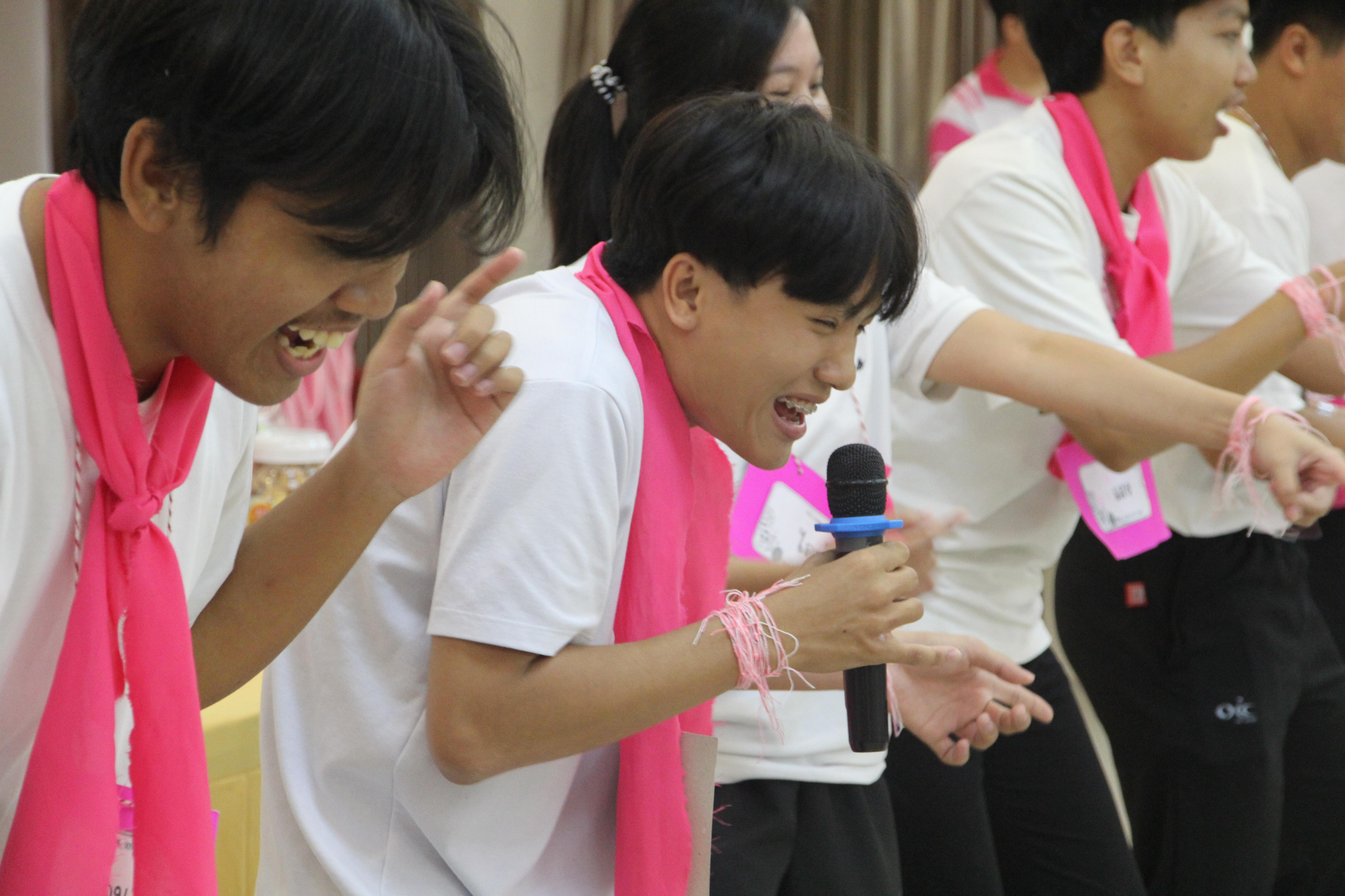 1444. กิจกรรมผูกข้อมือ 68