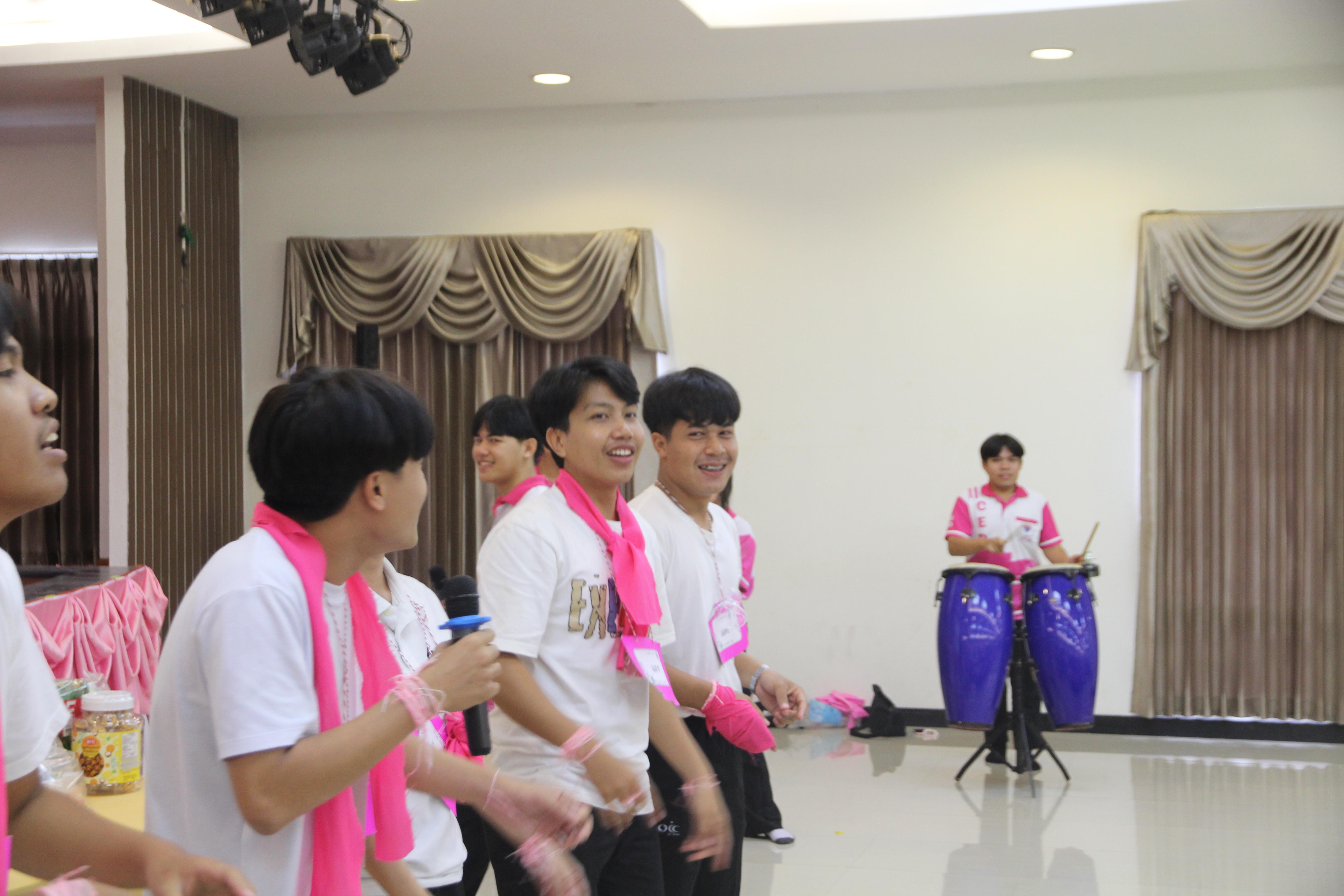 1446. กิจกรรมผูกข้อมือ 68