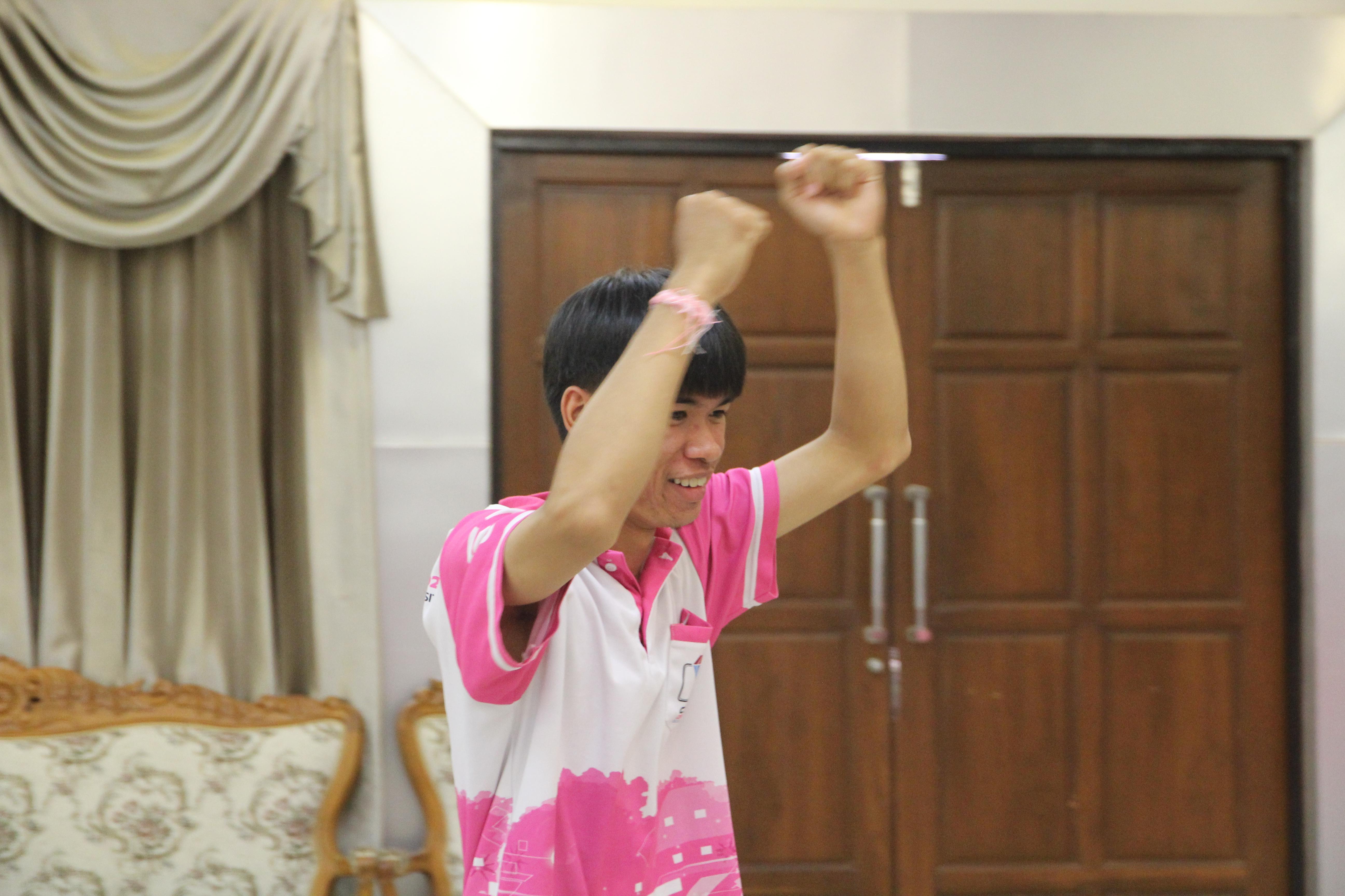 1521. กิจกรรมผูกข้อมือ 68
