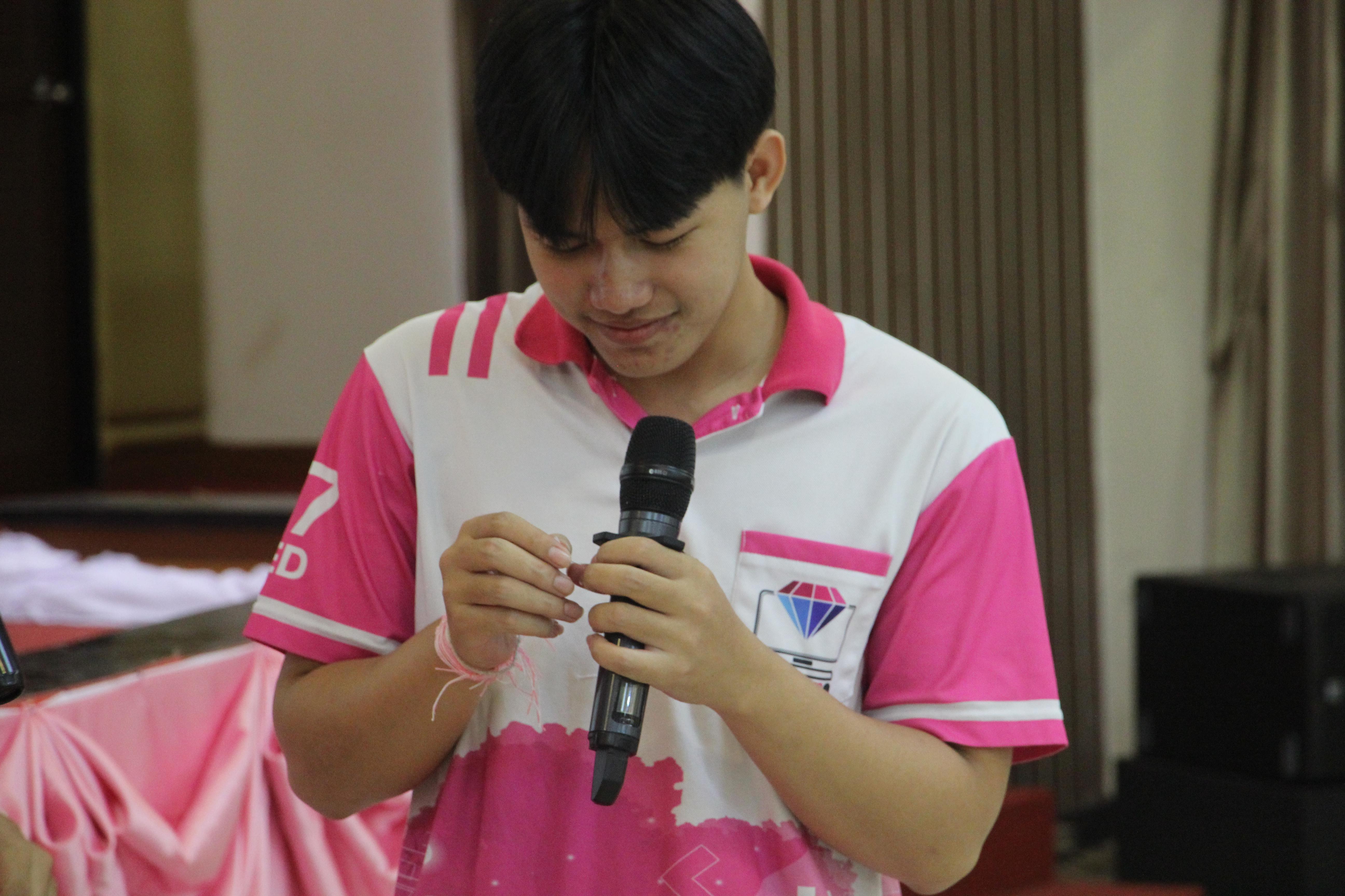 1542. กิจกรรมผูกข้อมือ 68