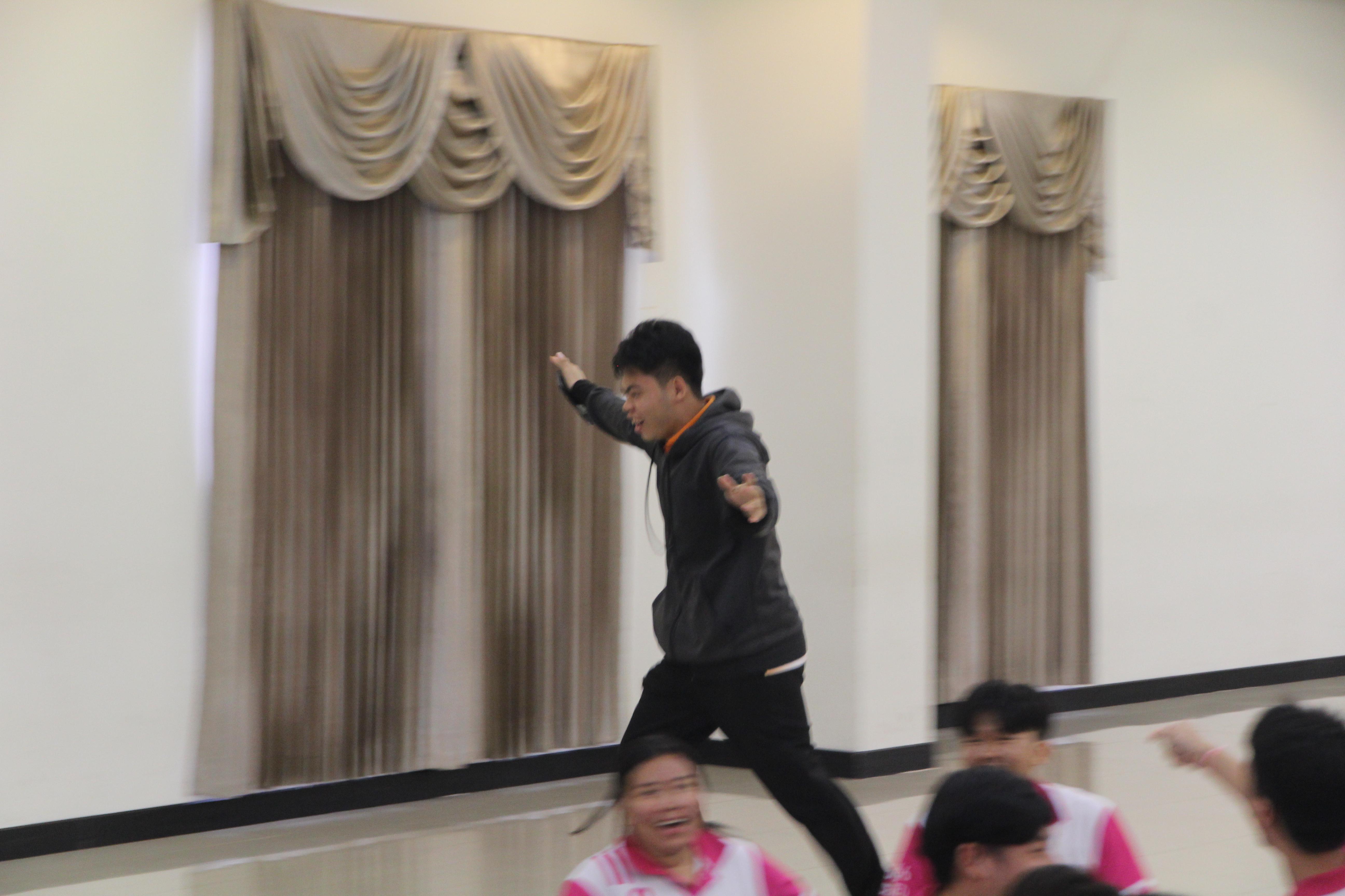 1549. กิจกรรมผูกข้อมือ 68