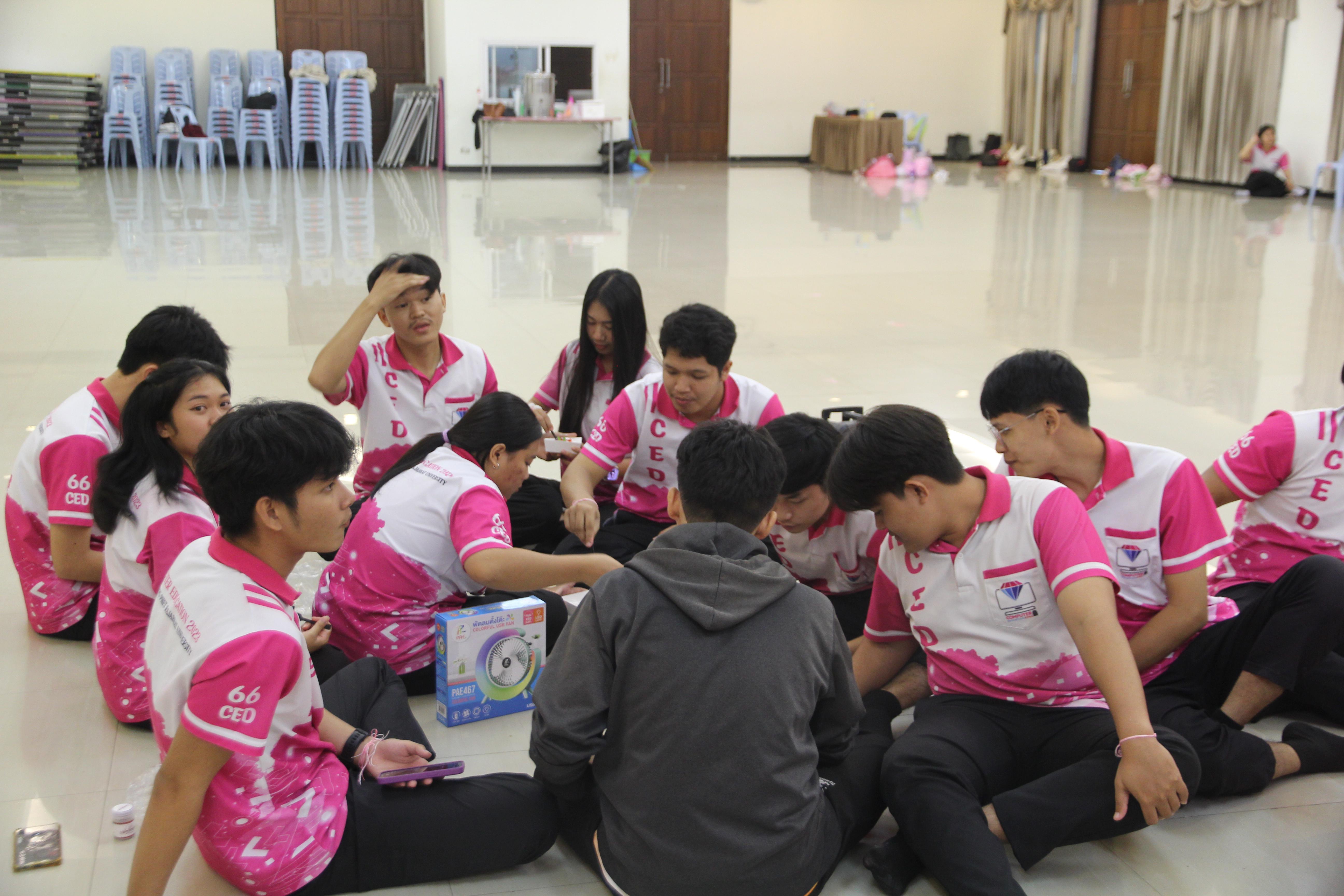 1566. กิจกรรมผูกข้อมือ 68