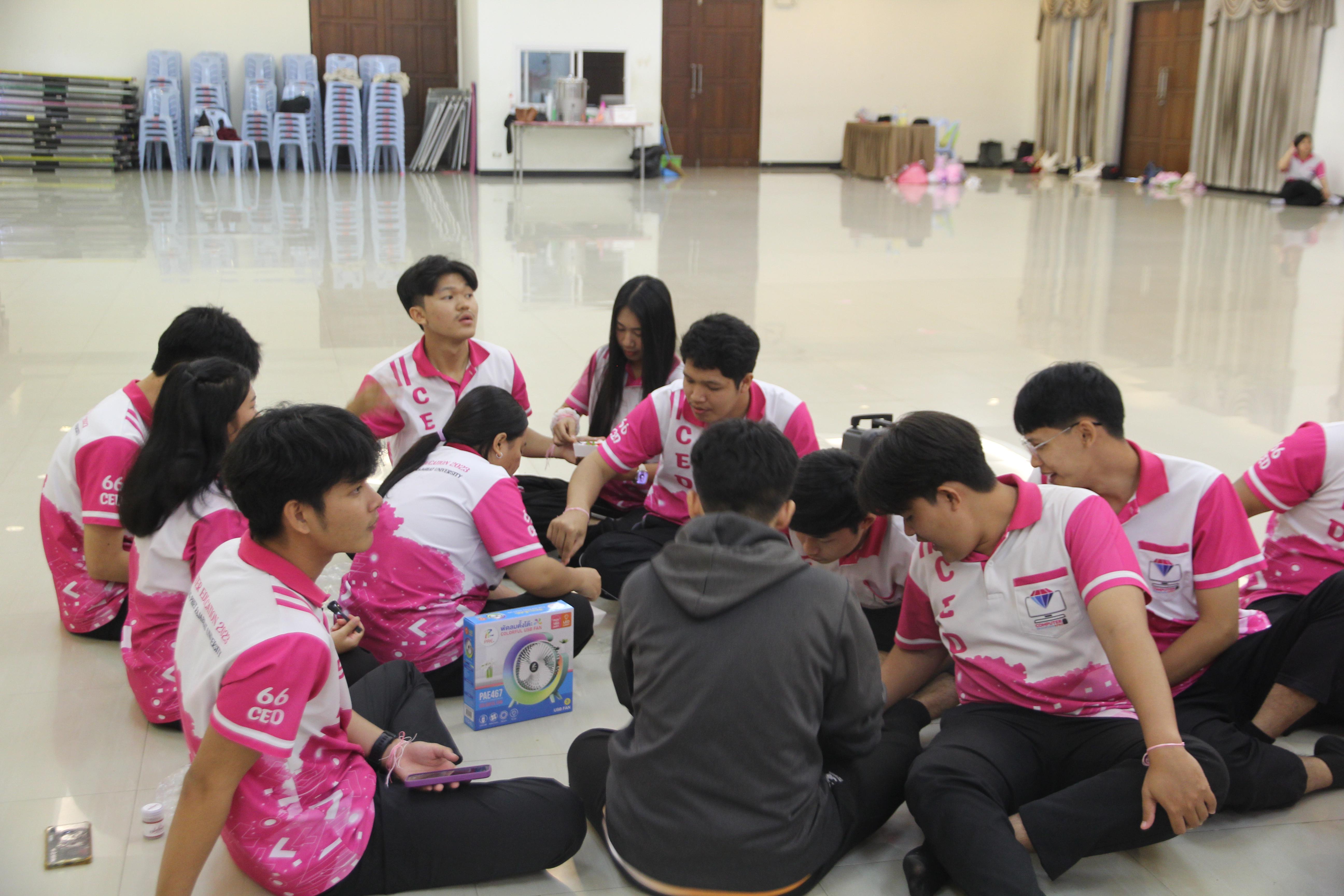 1567. กิจกรรมผูกข้อมือ 68