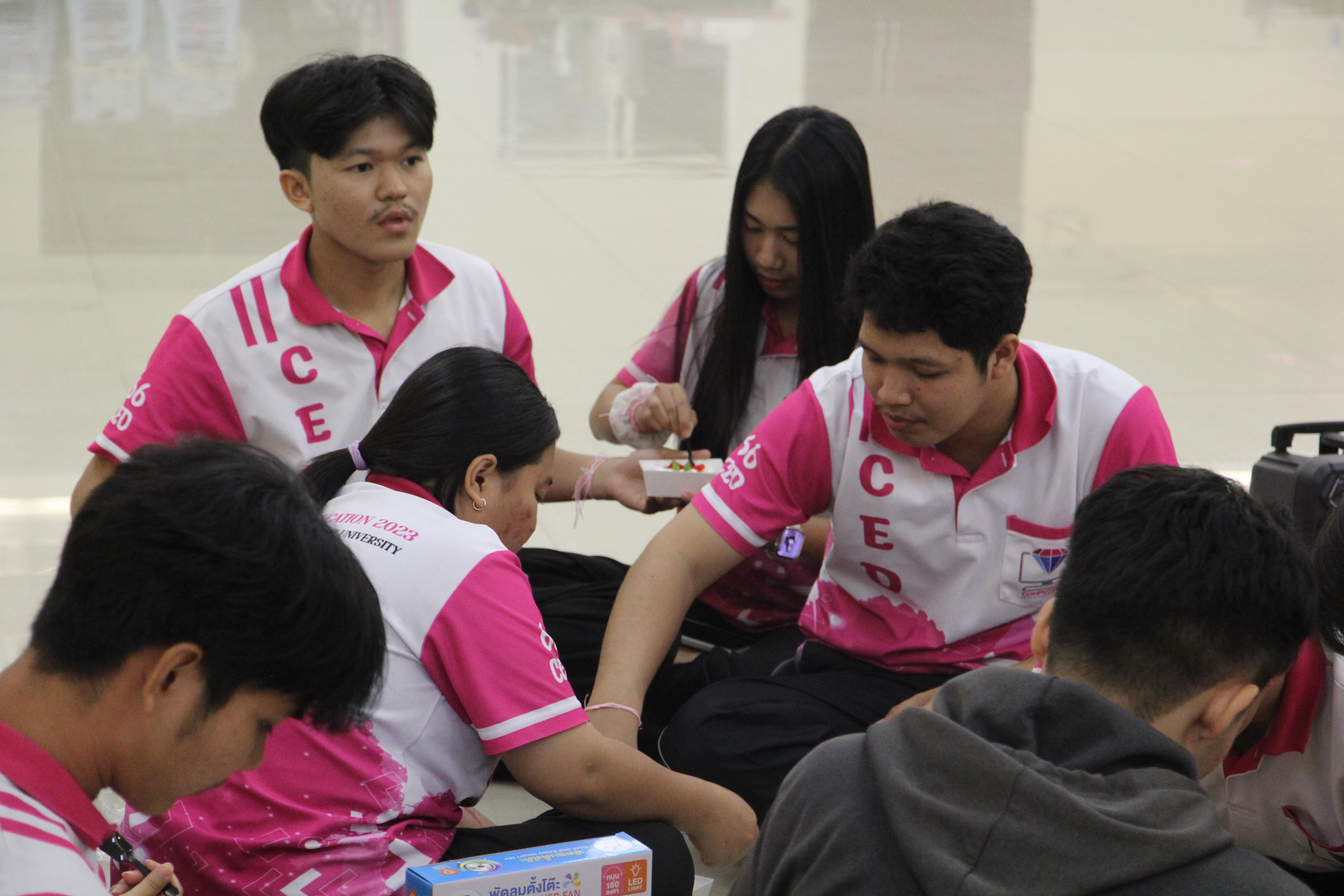 1568. กิจกรรมผูกข้อมือ 68