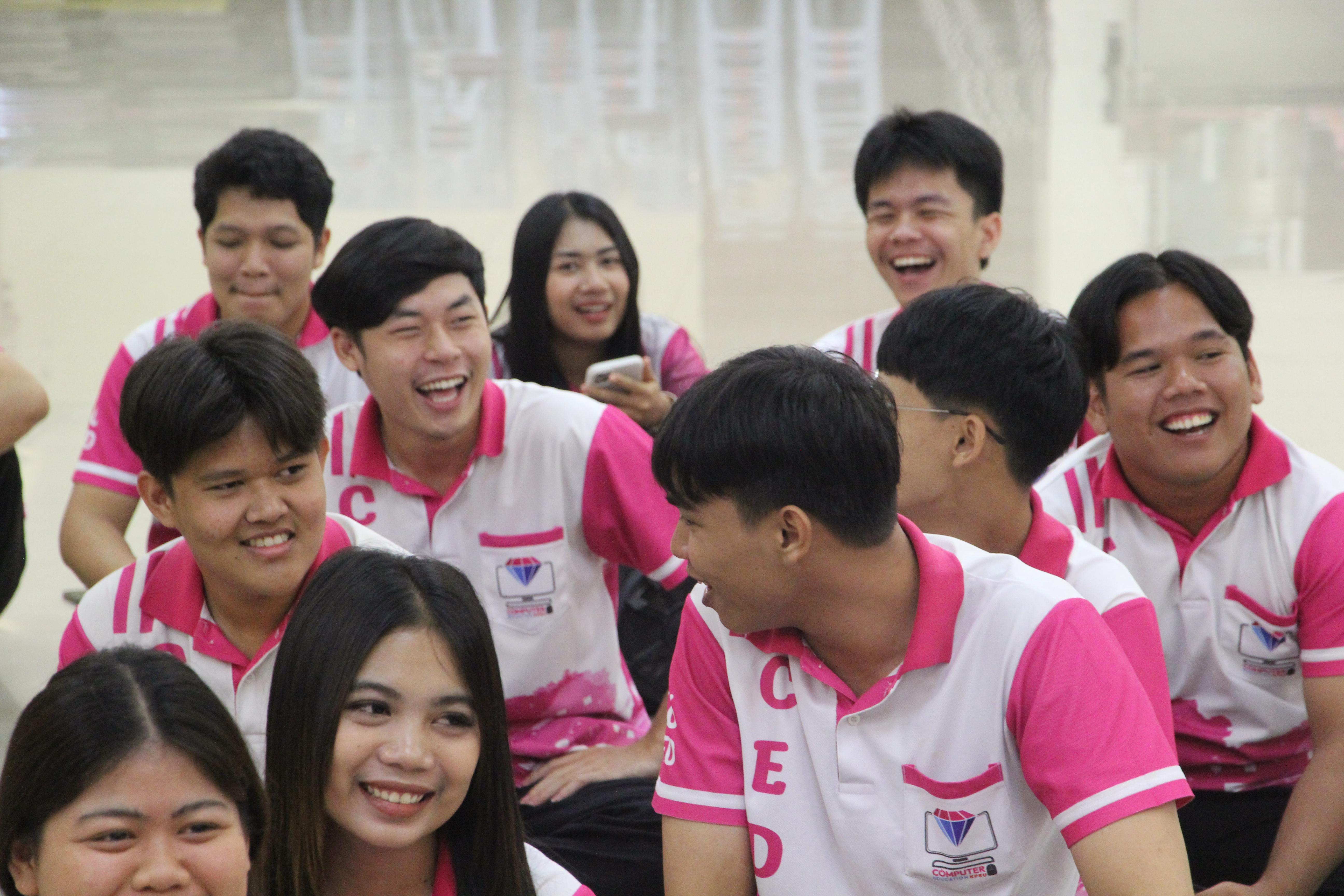1574. กิจกรรมผูกข้อมือ 68